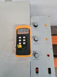 Thumbnail image of Gallenkamp Floor Standing Orbital Shaker Incubator - Cat No IOX400.XX1.C Lab
