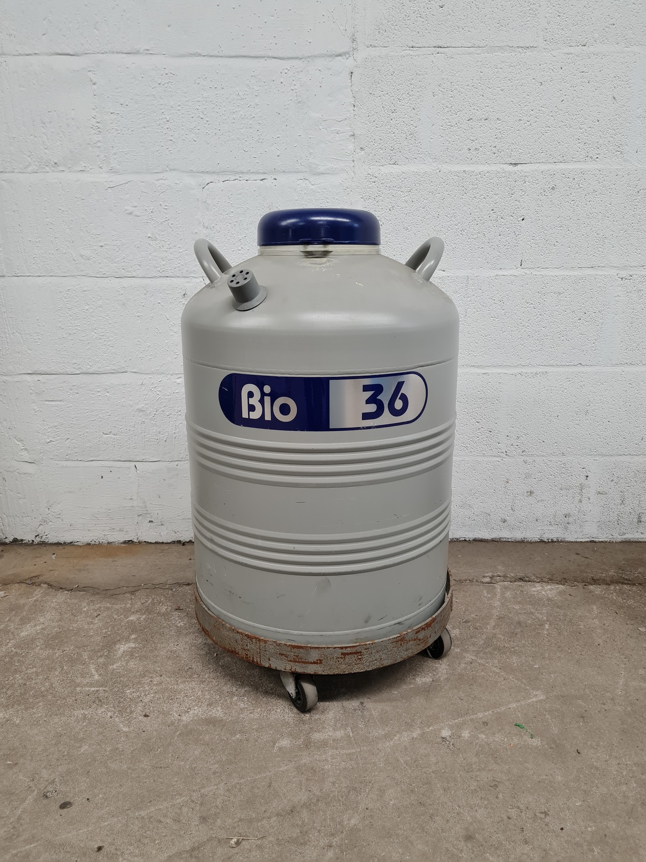 Image of Statebourne Cryogenics BIO 36 Liquid Nitrogen Storage Dewar Lab