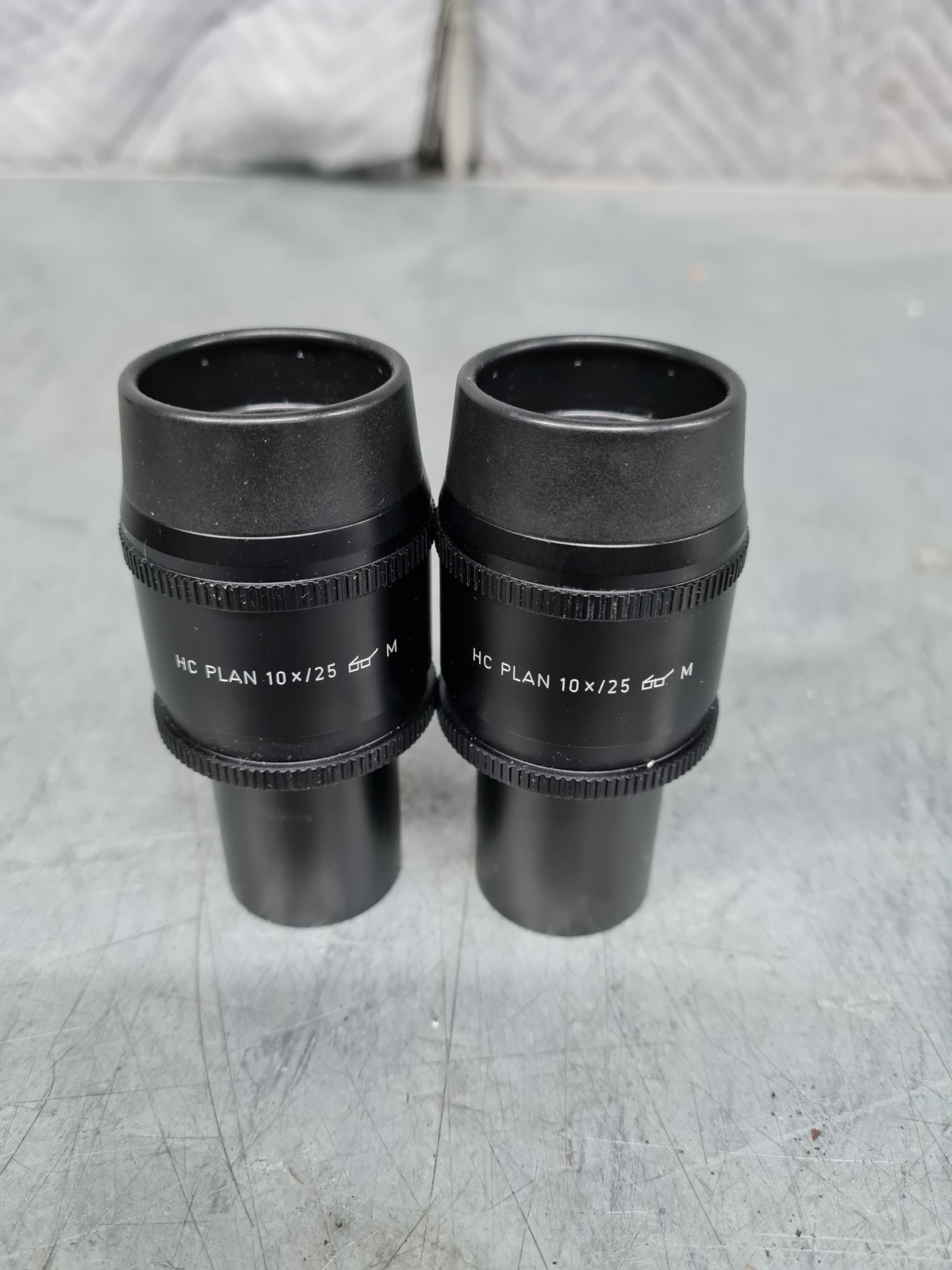 Pair of Leica 507800 MC PLAN 10x25 M Microscope Eyepieces Lab