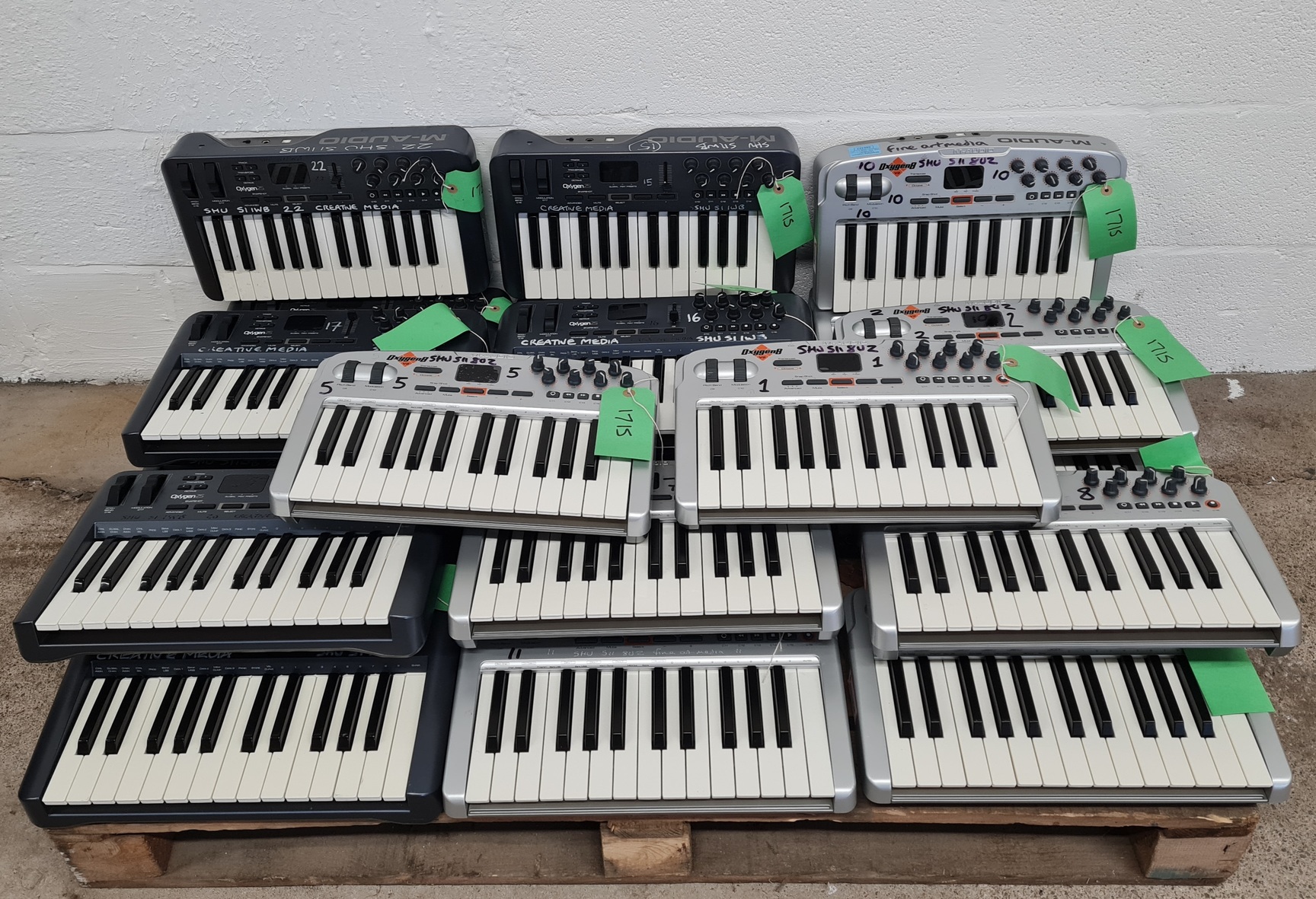 Image of Lob lot of 20 x M-Audio Oxygen Musical MIDI Keyboards - Models 25 & 8 V2 