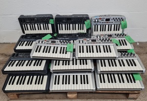 Thumbnail image of Lob lot of 20 x M-Audio Oxygen Musical MIDI Keyboards - Models 25 & 8 V2 
