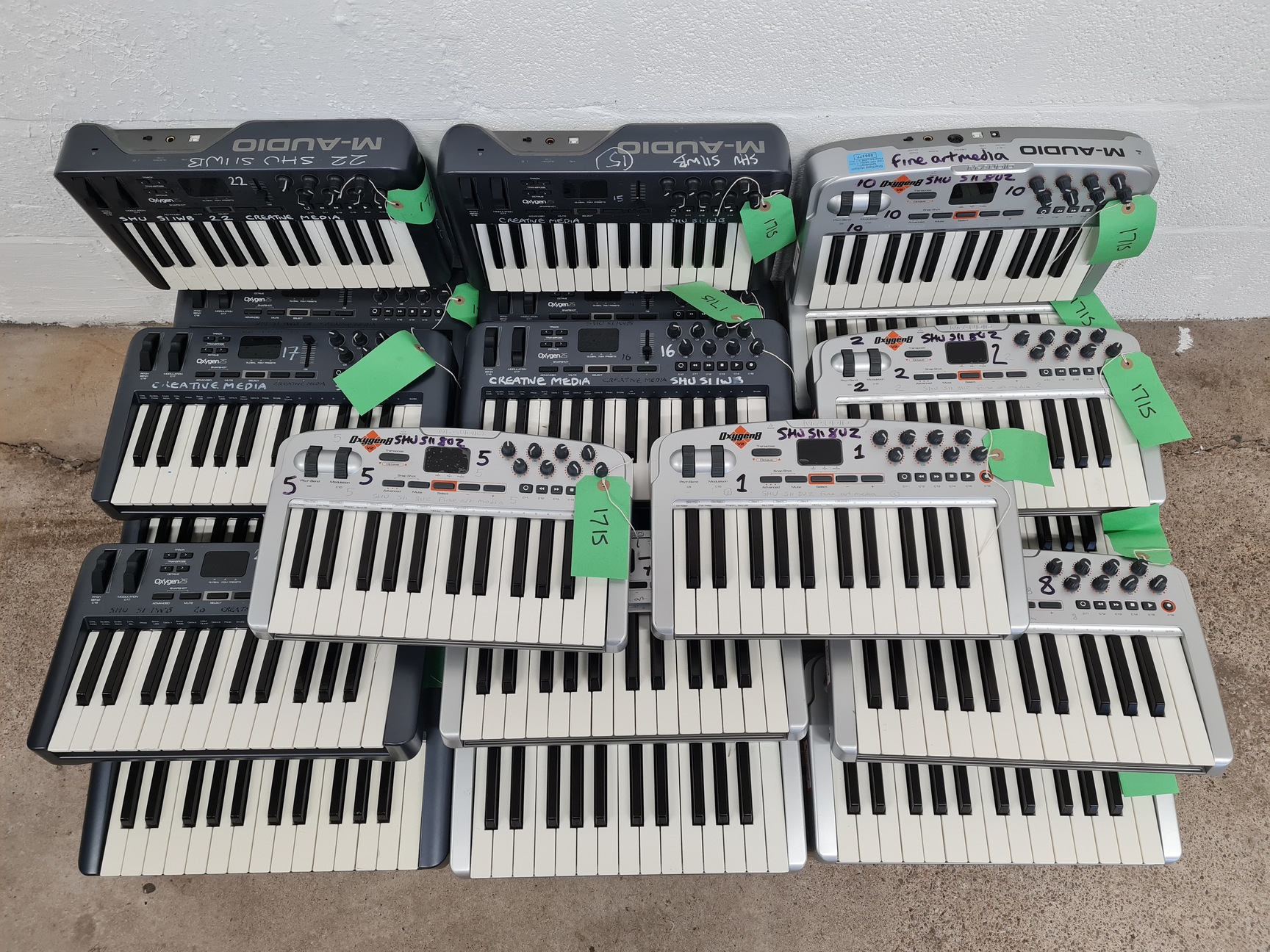 Image of Lob lot of 20 x M-Audio Oxygen Musical MIDI Keyboards - Models 25 & 8 V2 