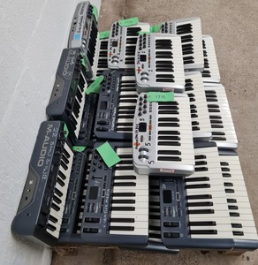 Thumbnail image of Lob lot of 20 x M-Audio Oxygen Musical MIDI Keyboards - Models 25 & 8 V2 