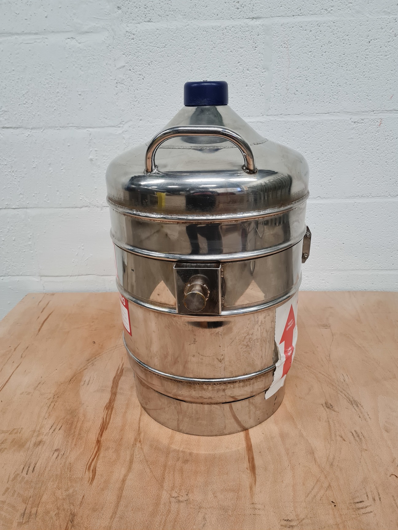 Image of Wessington Cryogenics Limited ES-25  Liquid Nitrogen Dispensing Dewar Lab