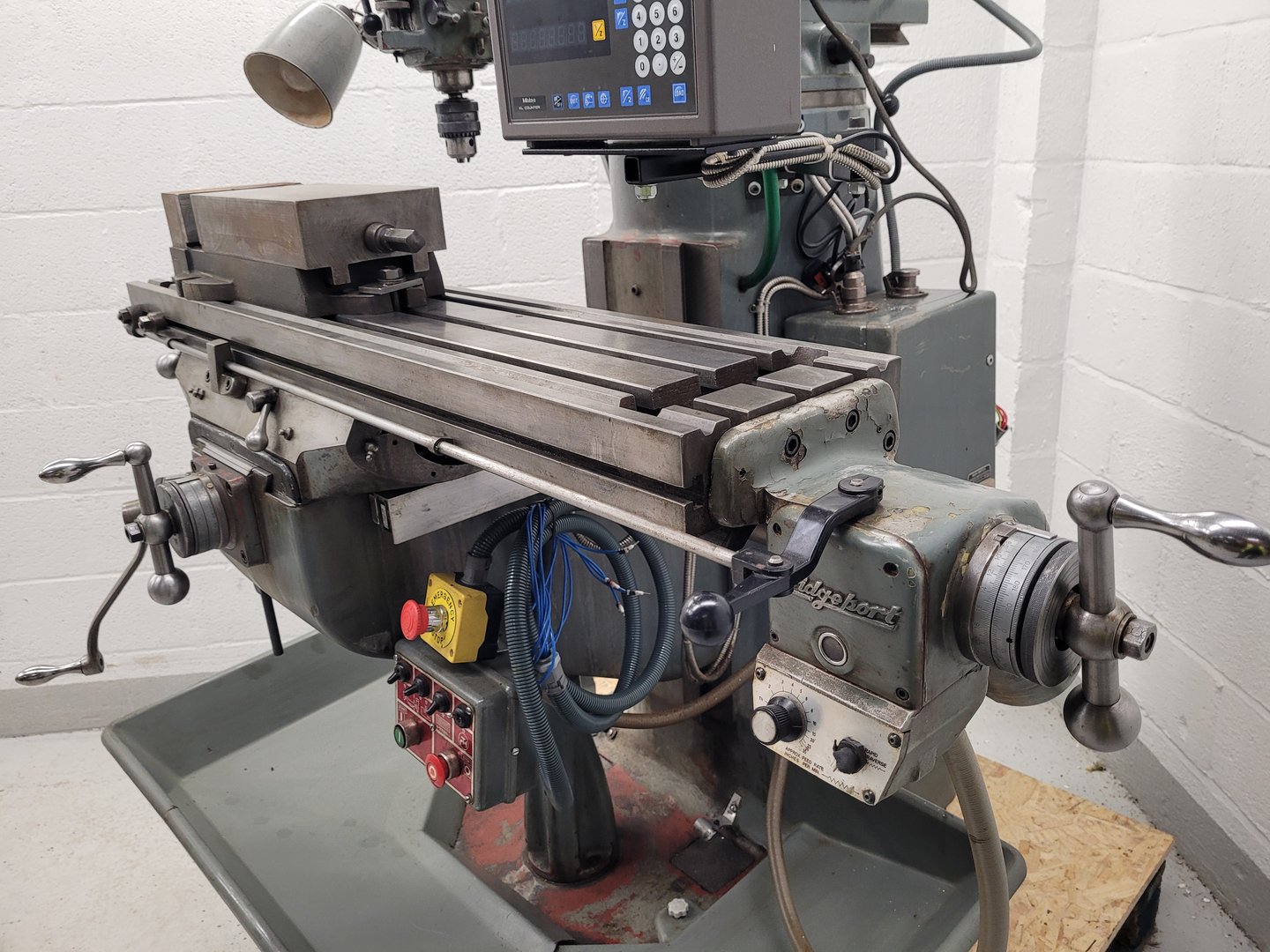 Image of Bridgeport JB12568 Milling Machine