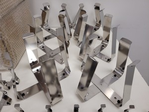 Thumbnail image of 3 x Boxes of Shaking Incubator Clamps - 125, 500ml - 1, 2, 4, 5 l - Lab