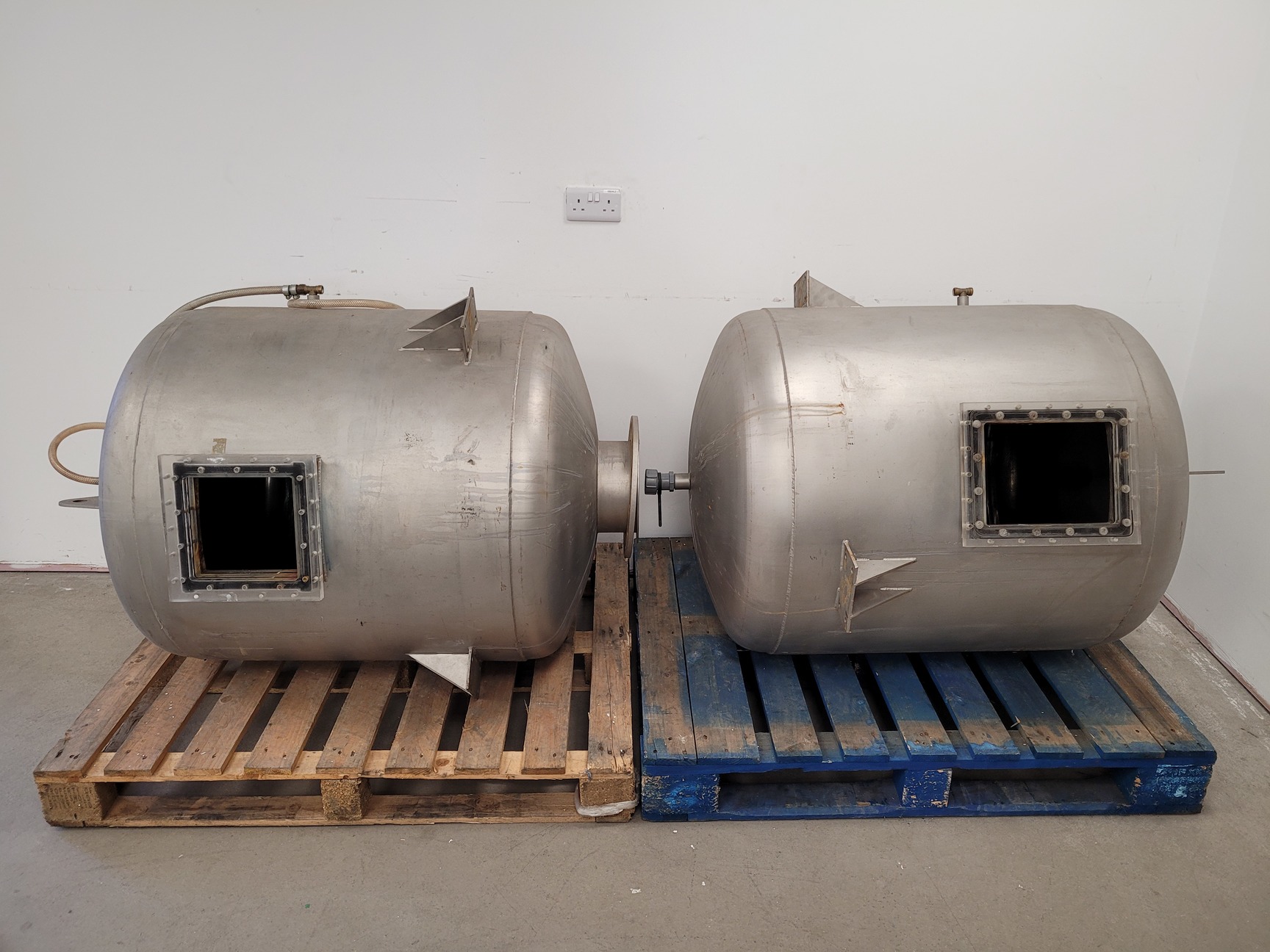 Image of 2 x Horizontal Pressure Tanks Material Lab