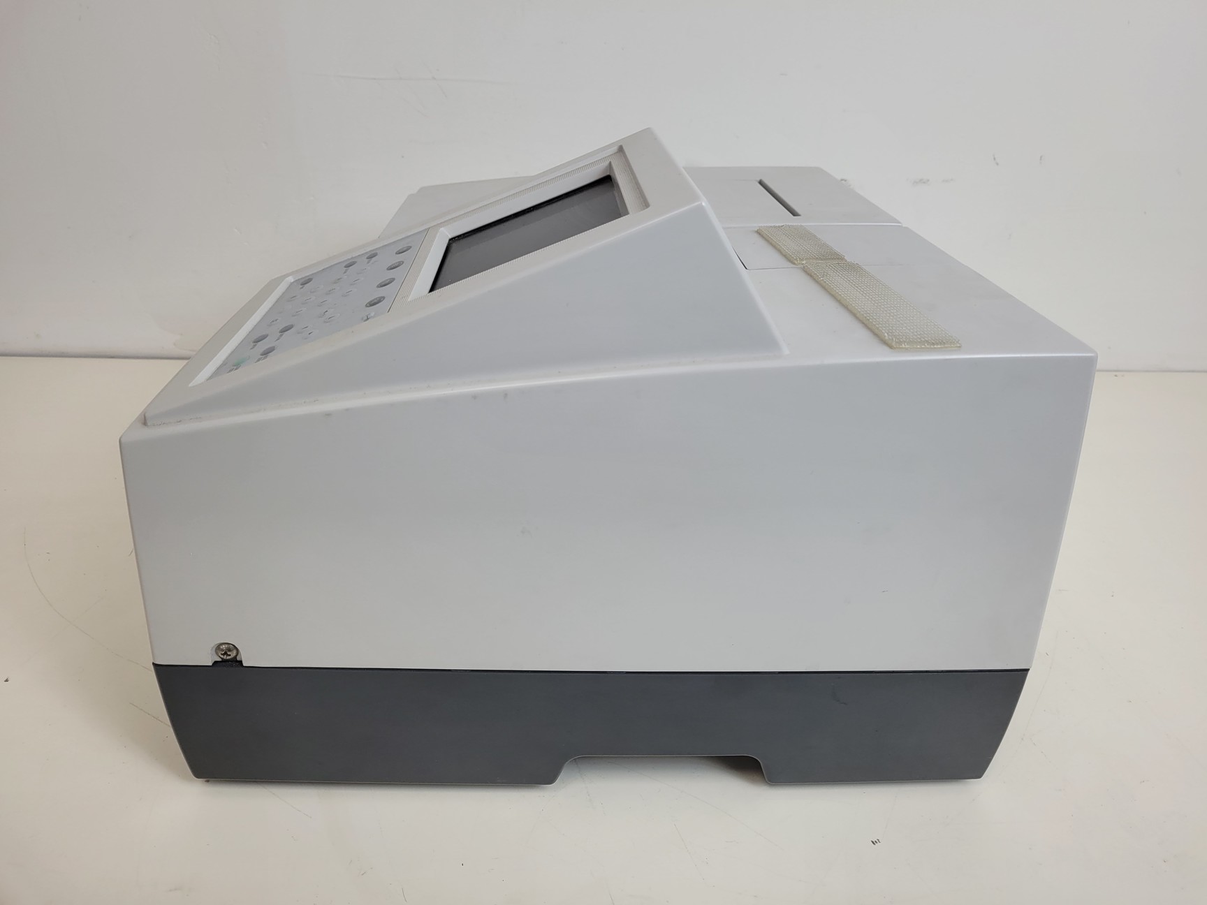 Image of Shimadzu Camlab UV-VIS Spectrophotometer  UVmini-1240  Cat no. 206-24000-38 Lab