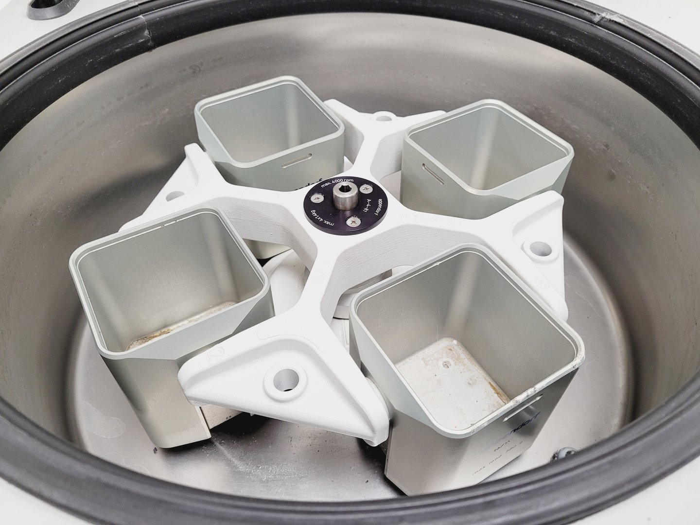 Image of Eppendorf 5810 R Refrigerated Laboratory Centrifuge w/ 4000rpm Rotor lab