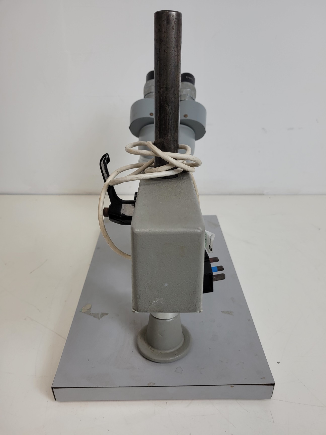 Image of Kyowa Tokyo Long-Arm Stereo Microscope Lab