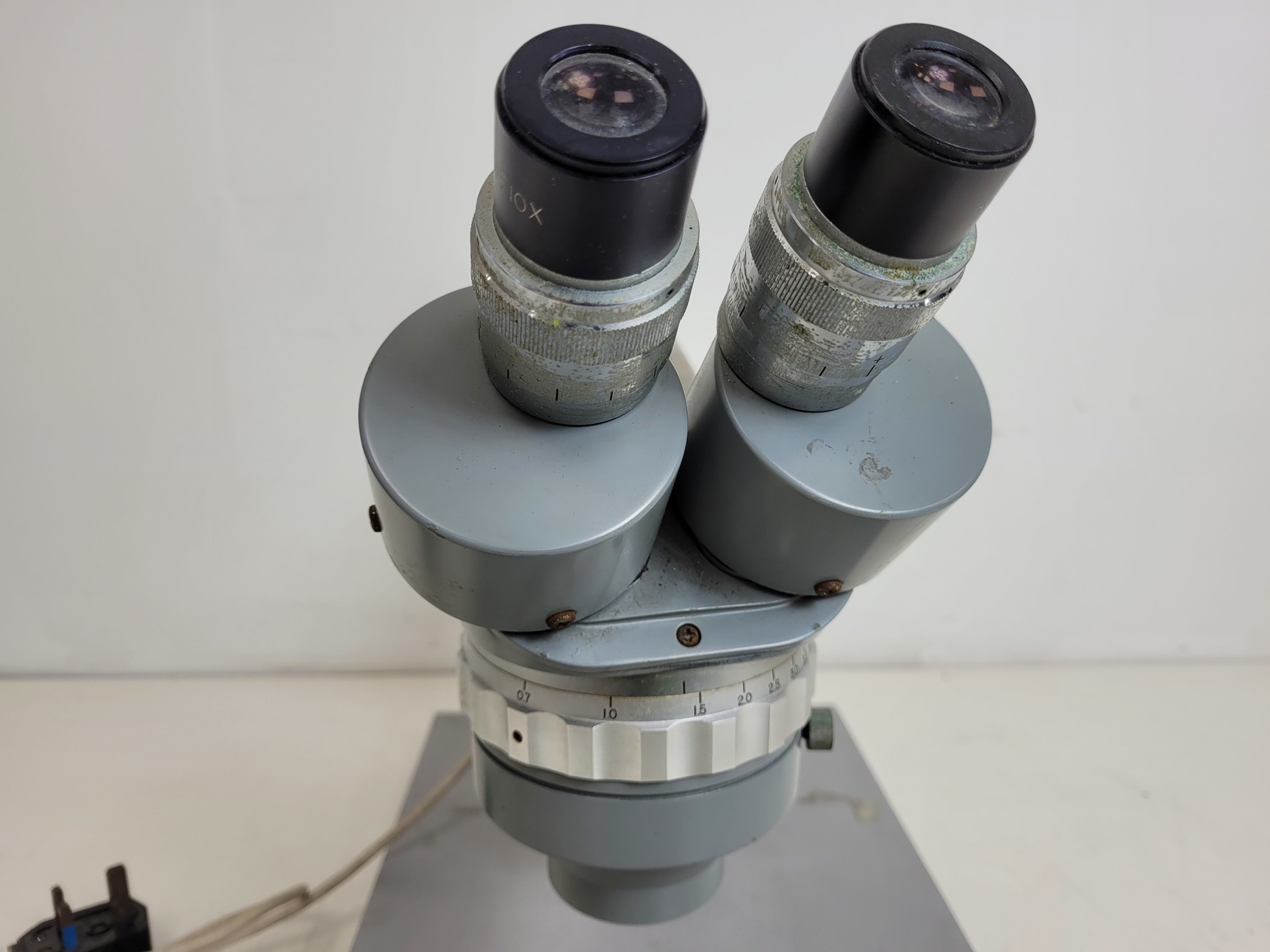 Image of Kyowa Tokyo Long-Arm Stereo Microscope Lab