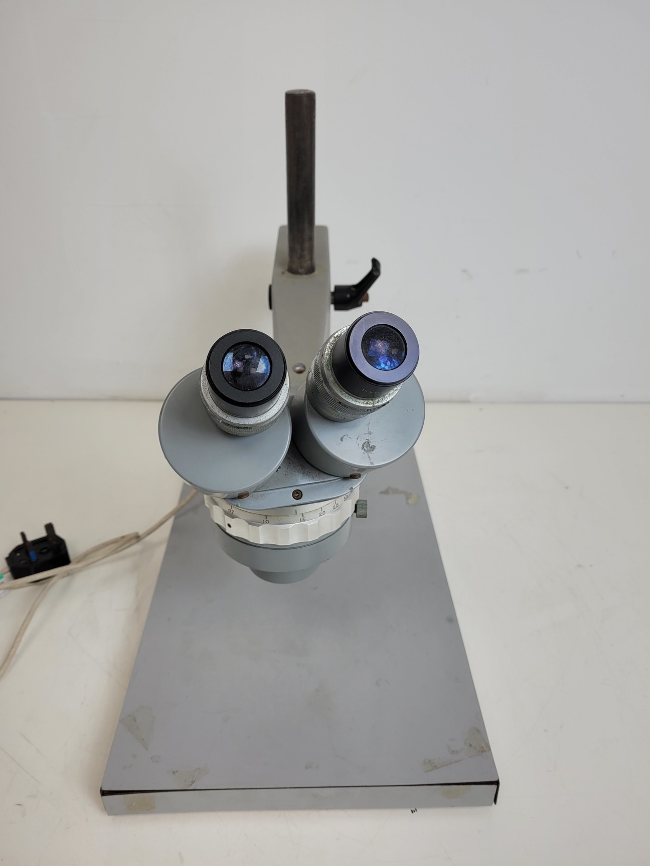 Image of Kyowa Tokyo Long-Arm Stereo Microscope Lab