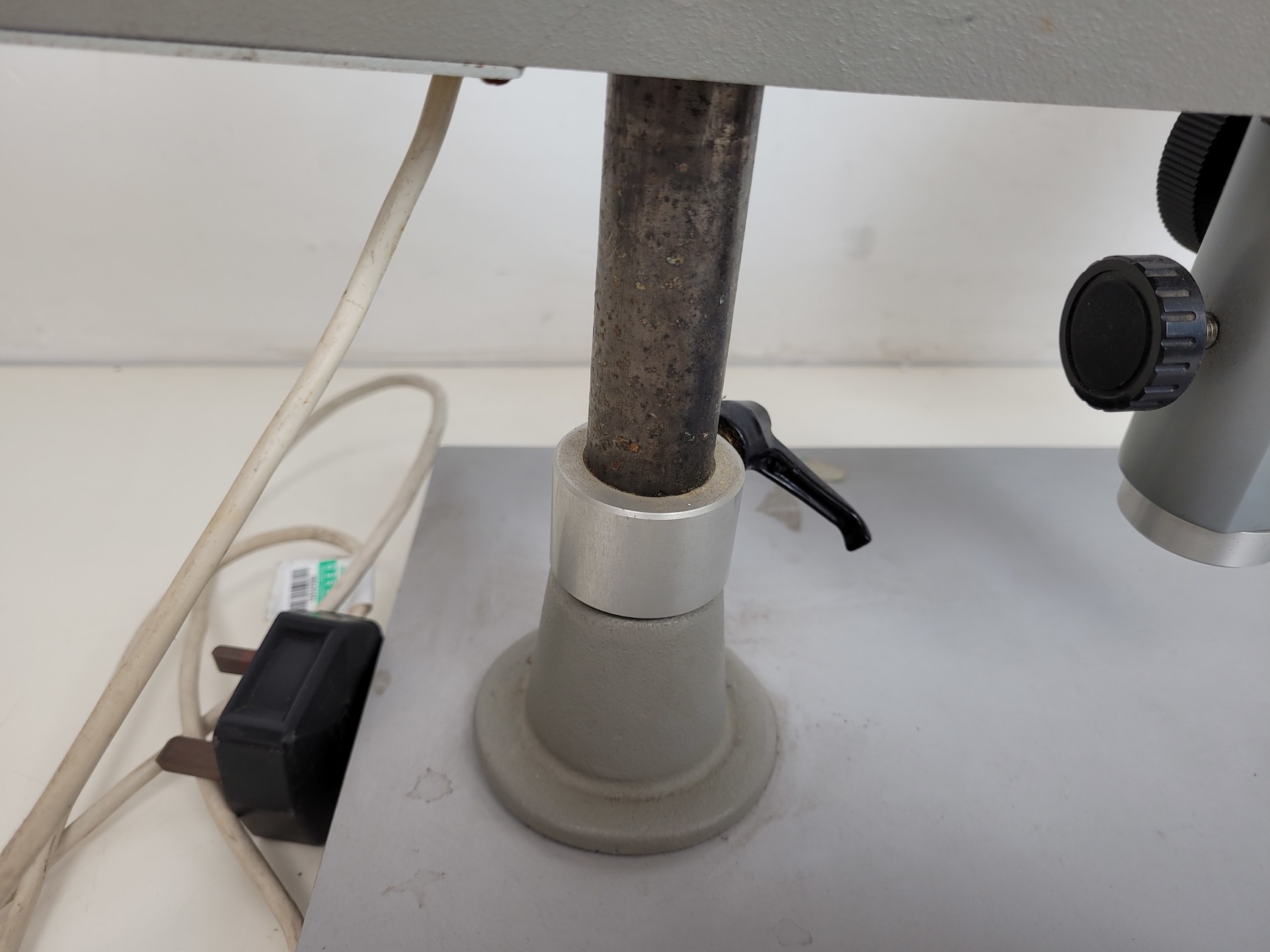 Image of Kyowa Tokyo Long-Arm Stereo Microscope Lab