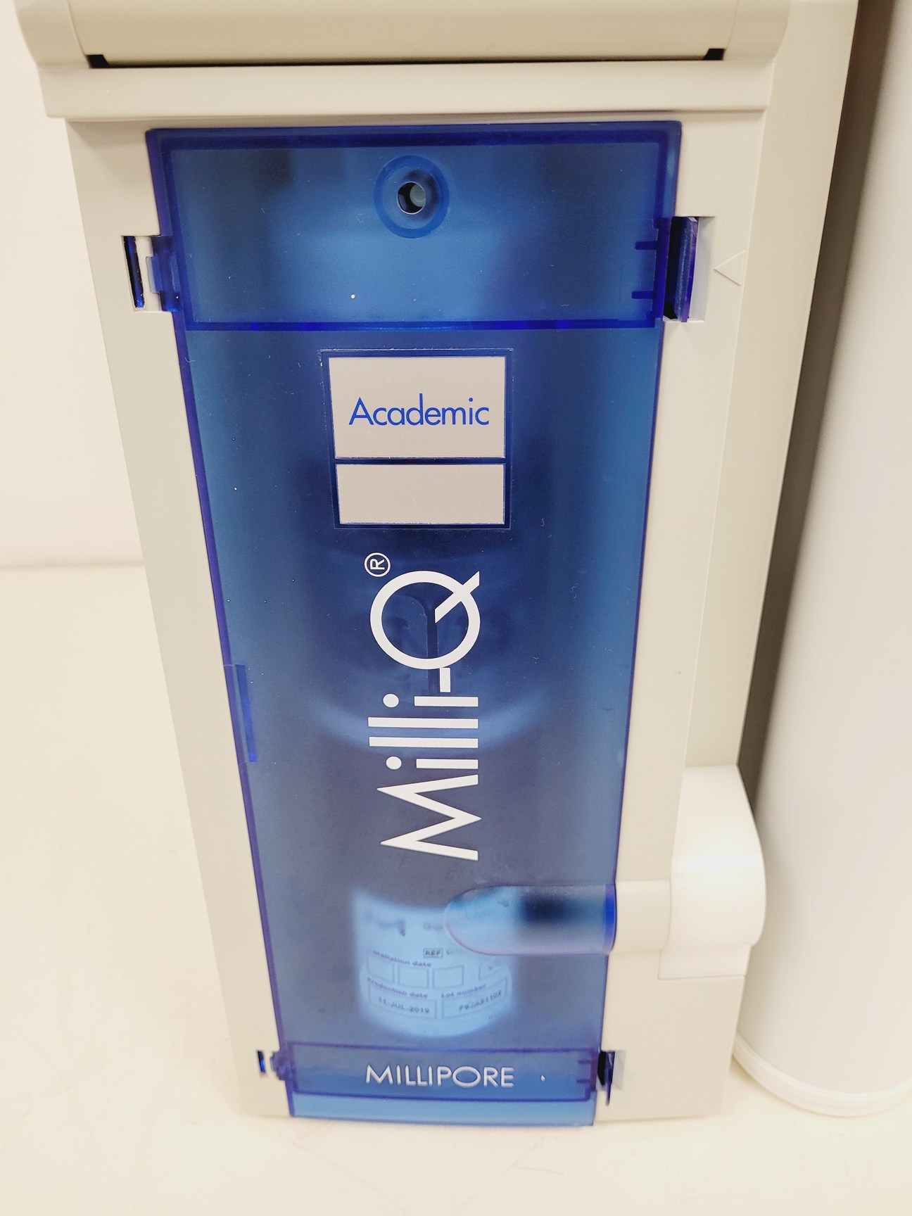 Image of Millipore Milli-Q Academic Water Purification System  Cat no. ZMQP50001 Lab