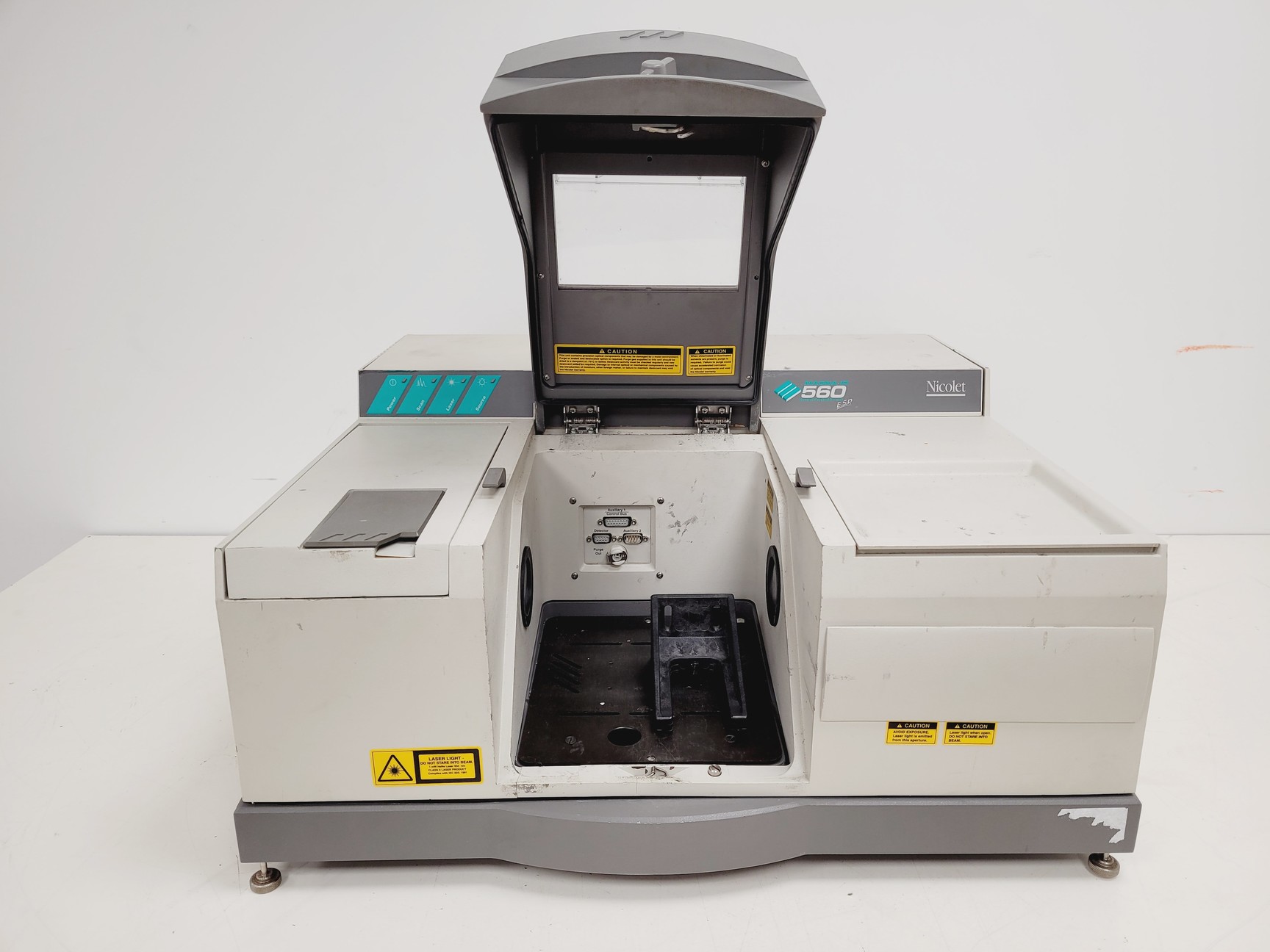 Image of Nicolet Magna-IR 560 Spectrophotometer lab