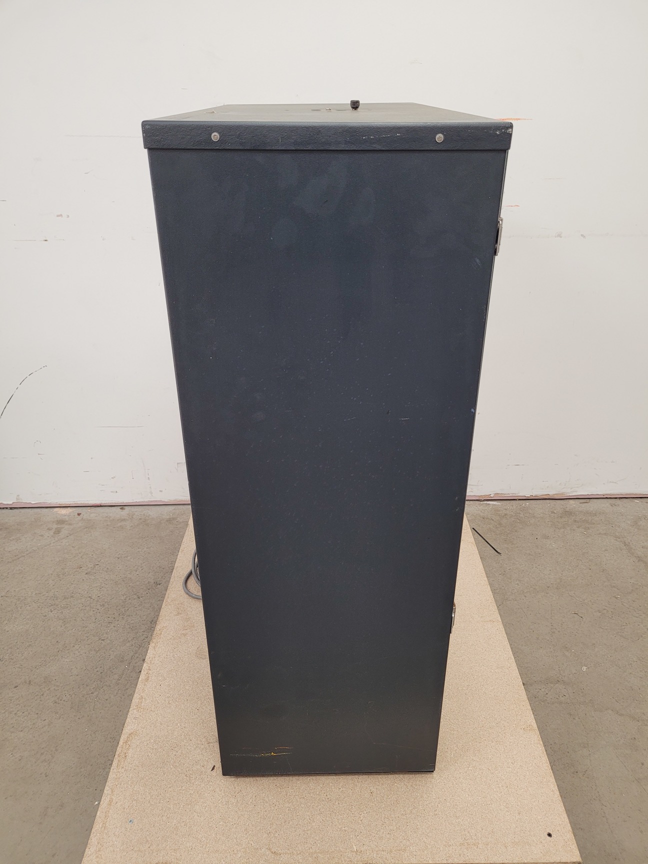 Image of Gallenkamp 200L Twin Door Drying Cabinet Cat no. OVL-220-010W with 5 Shelves Lab