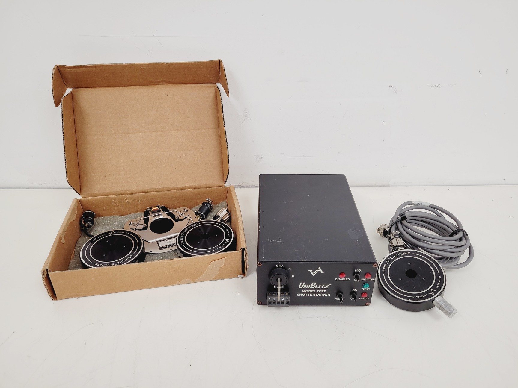 Image of UniBlitz Shutter Driver & 3 x LS6T2 Shutters Model D122 Lab