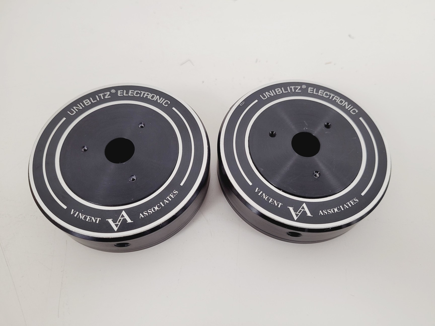 Image of UniBlitz Shutter Driver & 3 x LS6T2 Shutters Model D122 Lab