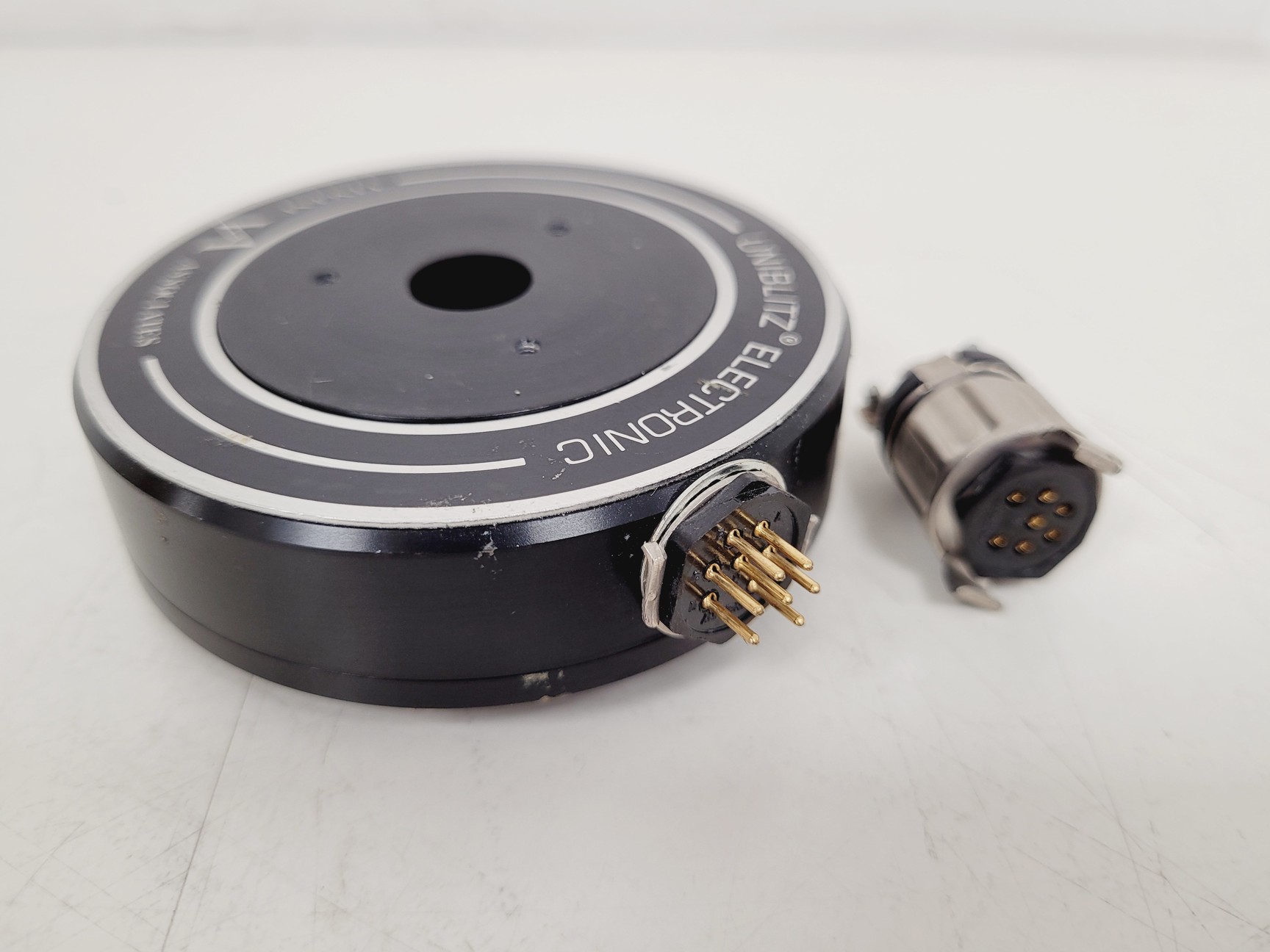 Image of UniBlitz Shutter Driver Mod LS6T2 & Shutter Model D122 Lab