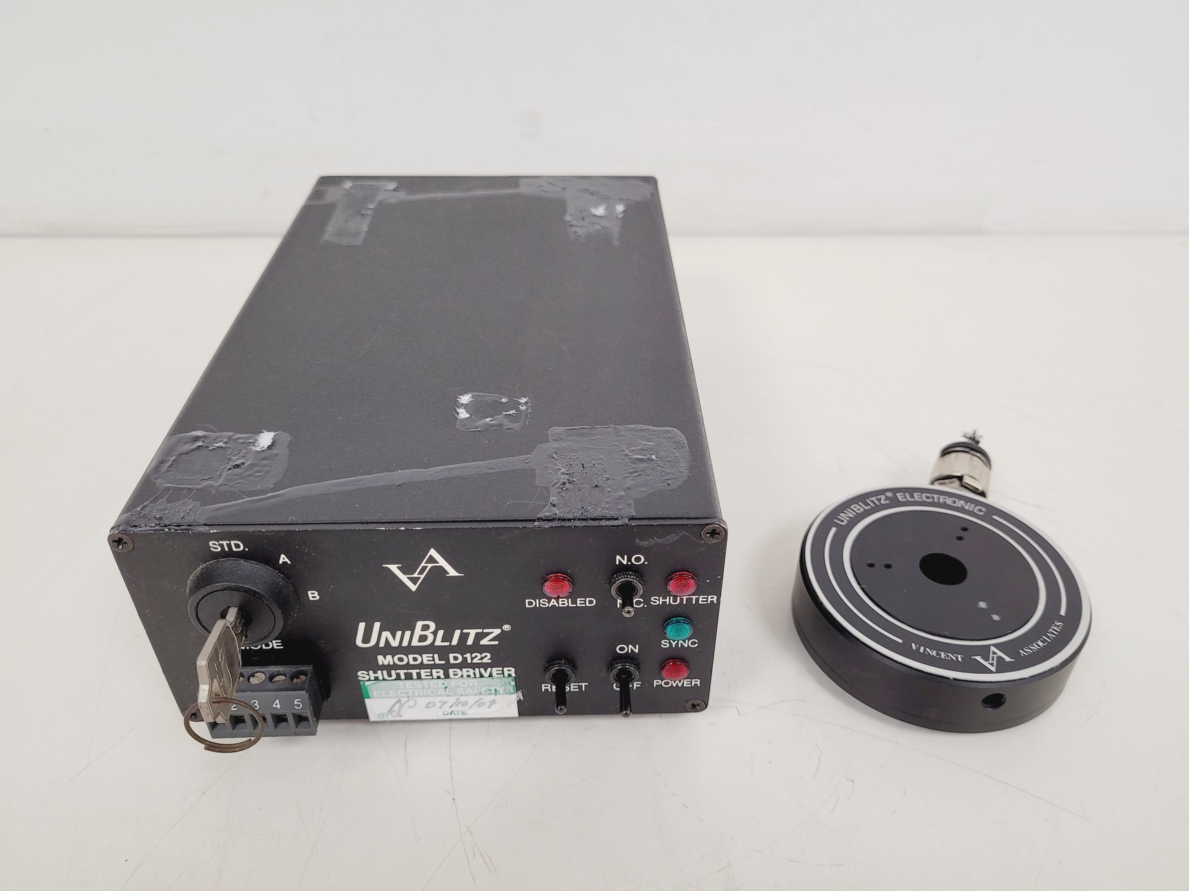Image of UniBlitz Shutter Driver LS6T2 & Model D122 Shutter  Lab