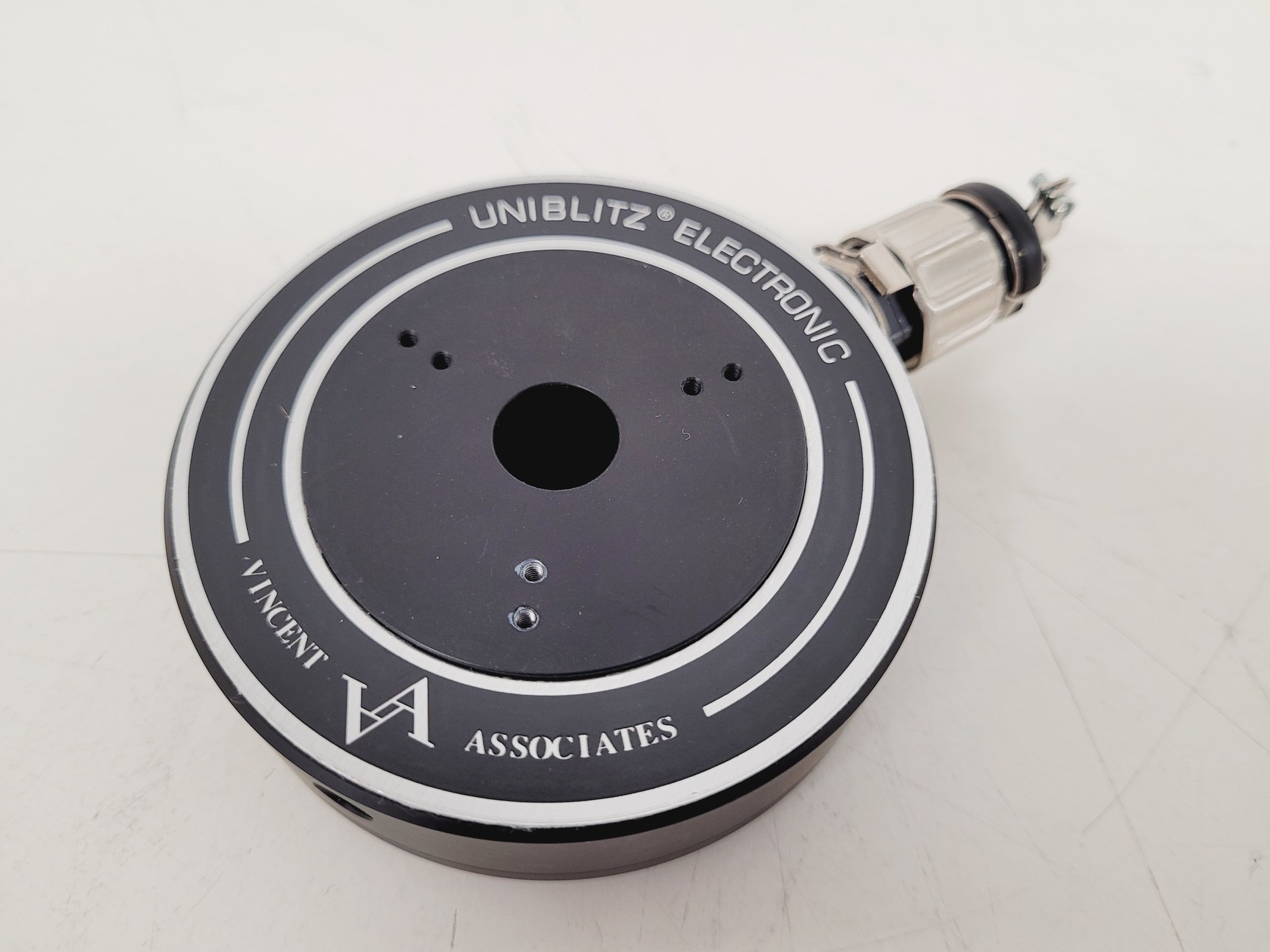 Image of UniBlitz Shutter Driver LS6T2 & Model D122 Shutter  Lab