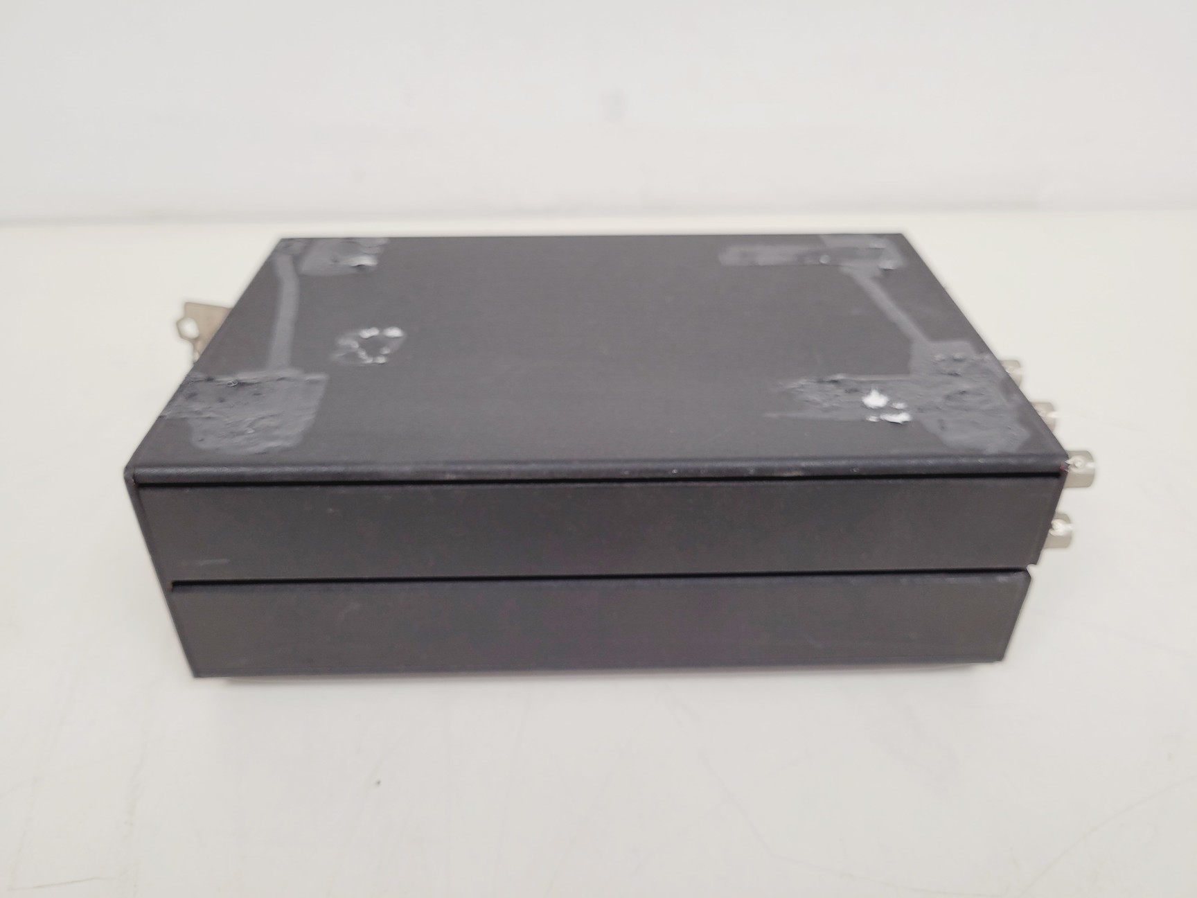 Image of UniBlitz Shutter Driver LS6T2 & Model D122 Shutter  Lab