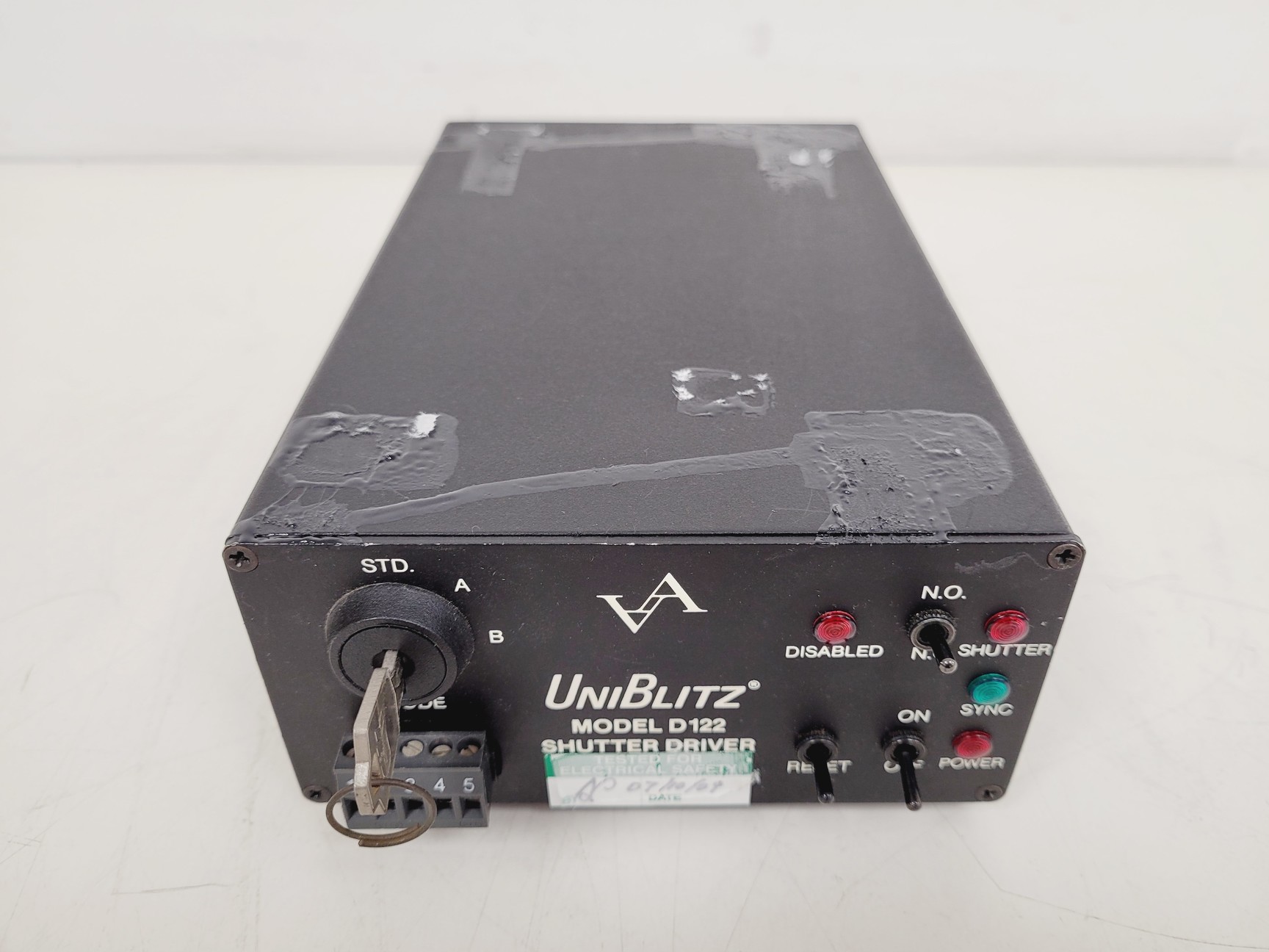 Image of UniBlitz Shutter Driver LS6T2 & Model D122 Shutter  Lab