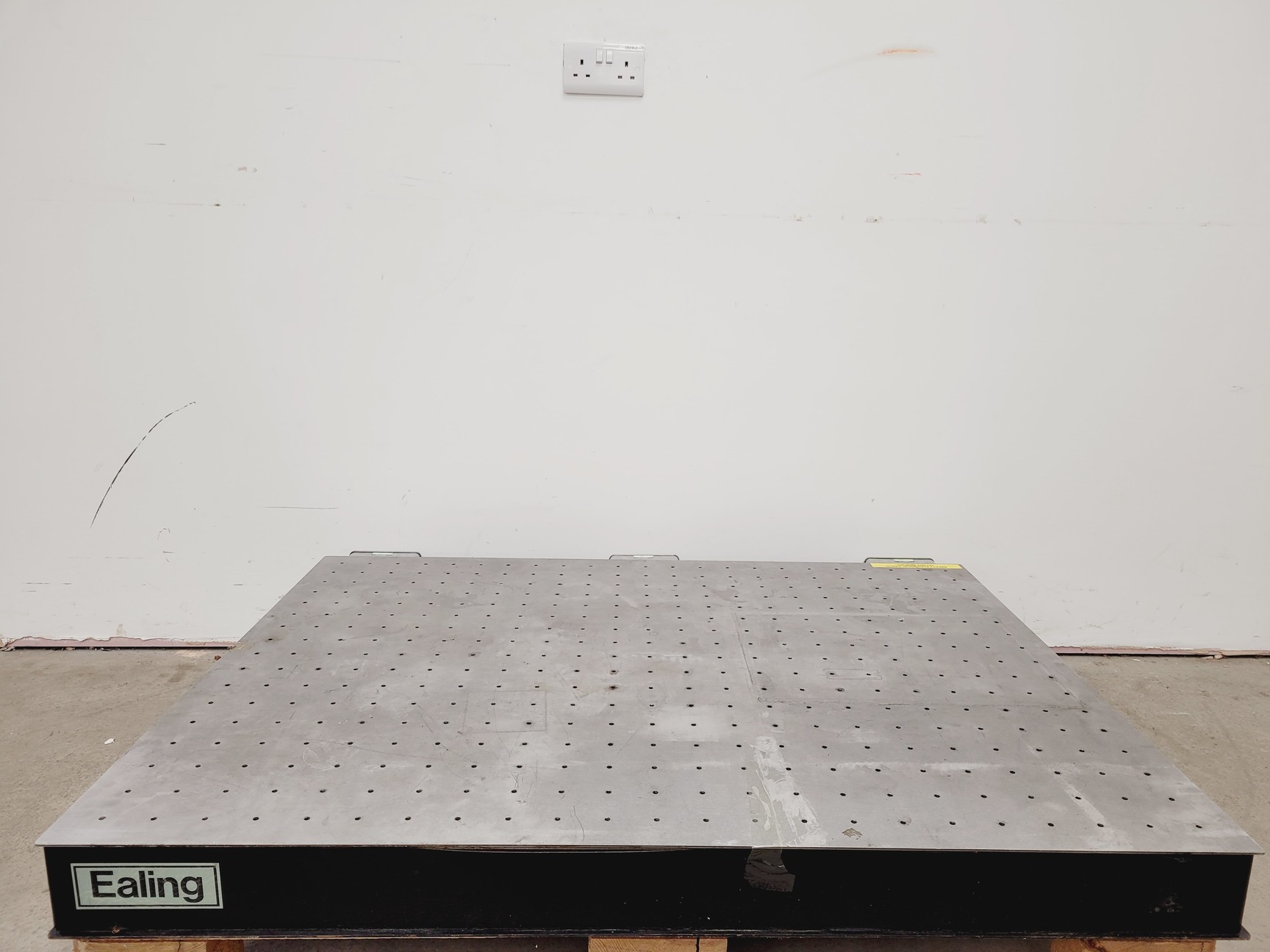 Image of Ealing Optical Bread-Board Table Top L120.5 x W90 x H10cm Lab