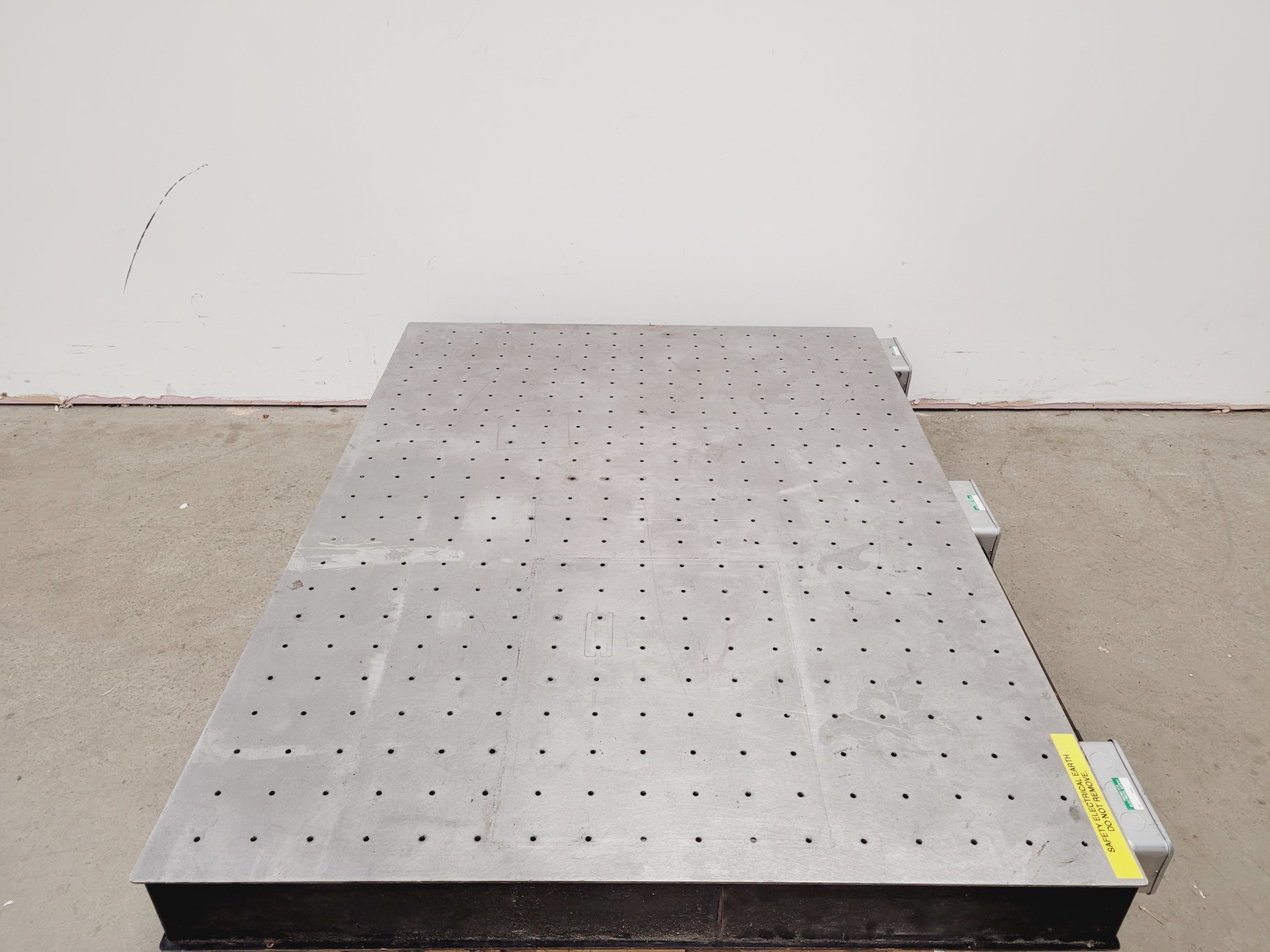 Image of Ealing Optical Bread-Board Table Top L120.5 x W90 x H10cm Lab