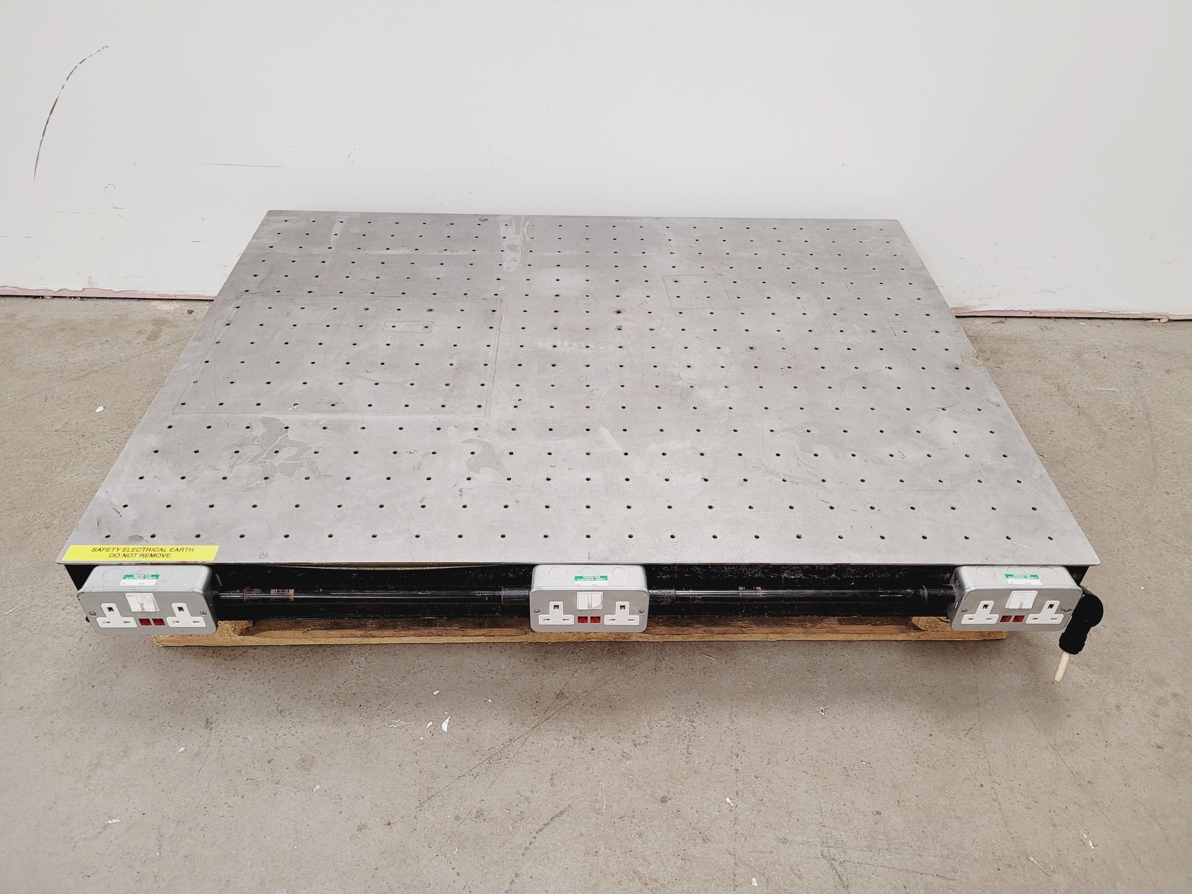 Image of Ealing Optical Bread-Board Table Top L120.5 x W90 x H10cm Lab