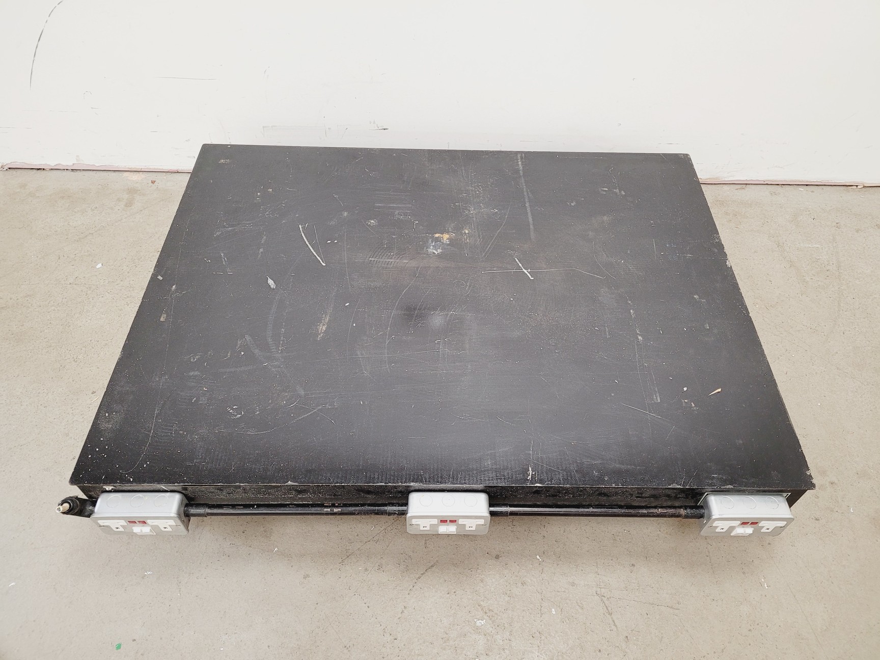 Image of Ealing Optical Bread-Board Table Top L120.5 x W90 x H10cm Lab