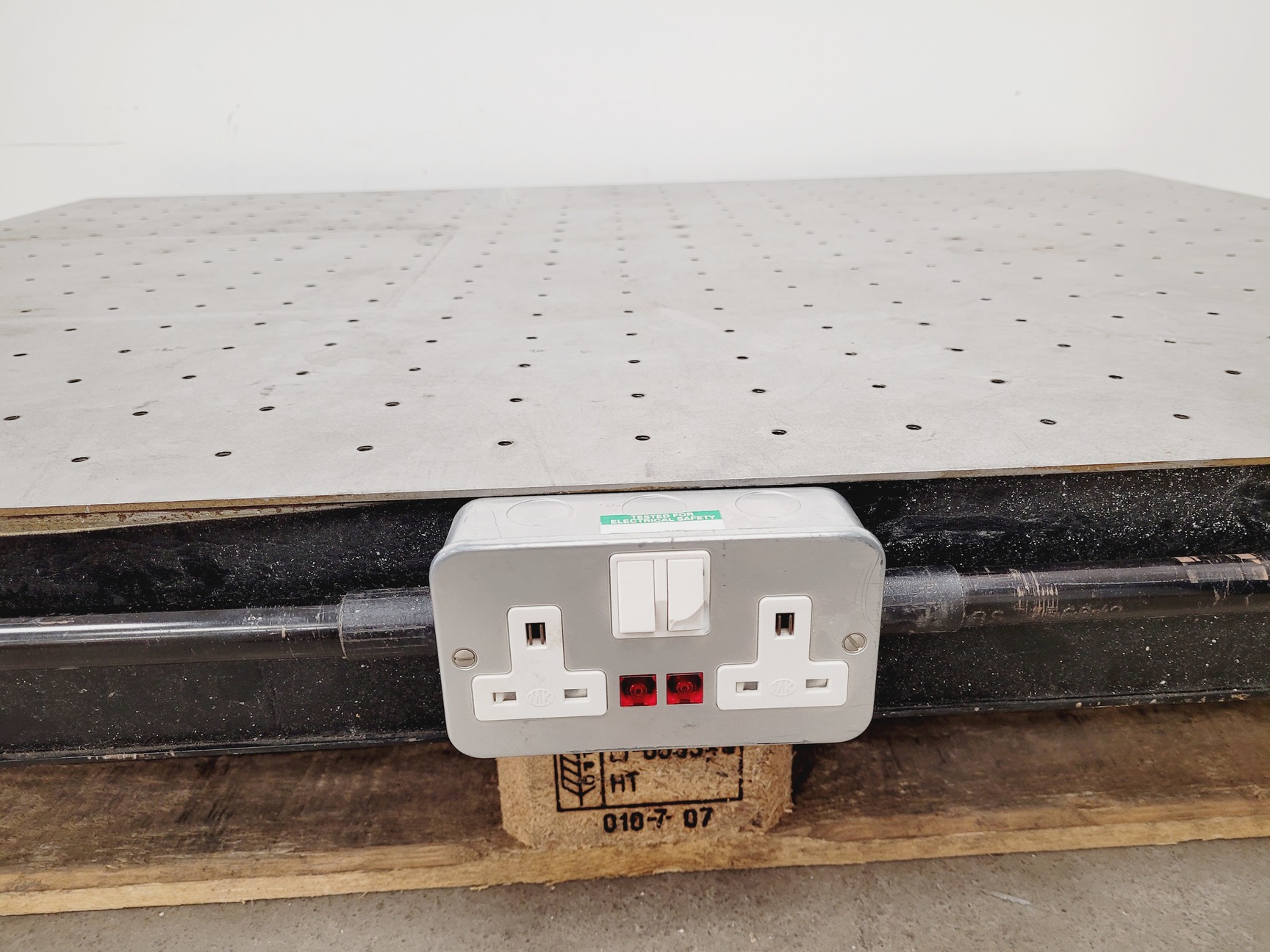 Image of Ealing Optical Bread-Board Table Top L120.5 x W90 x H10cm Lab