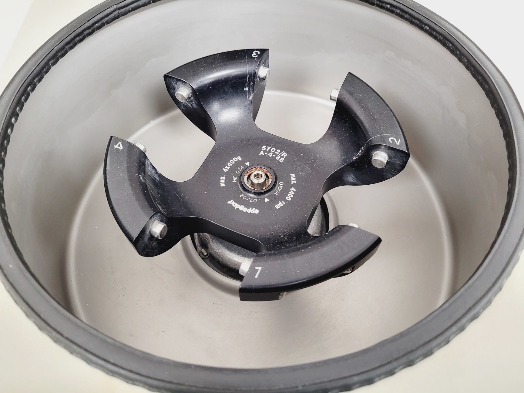 Image of Eppendorf Benchtop Centrifuge - 5702 + 4400RPM 5702/R A-4-38 Bucket Rotor Lab