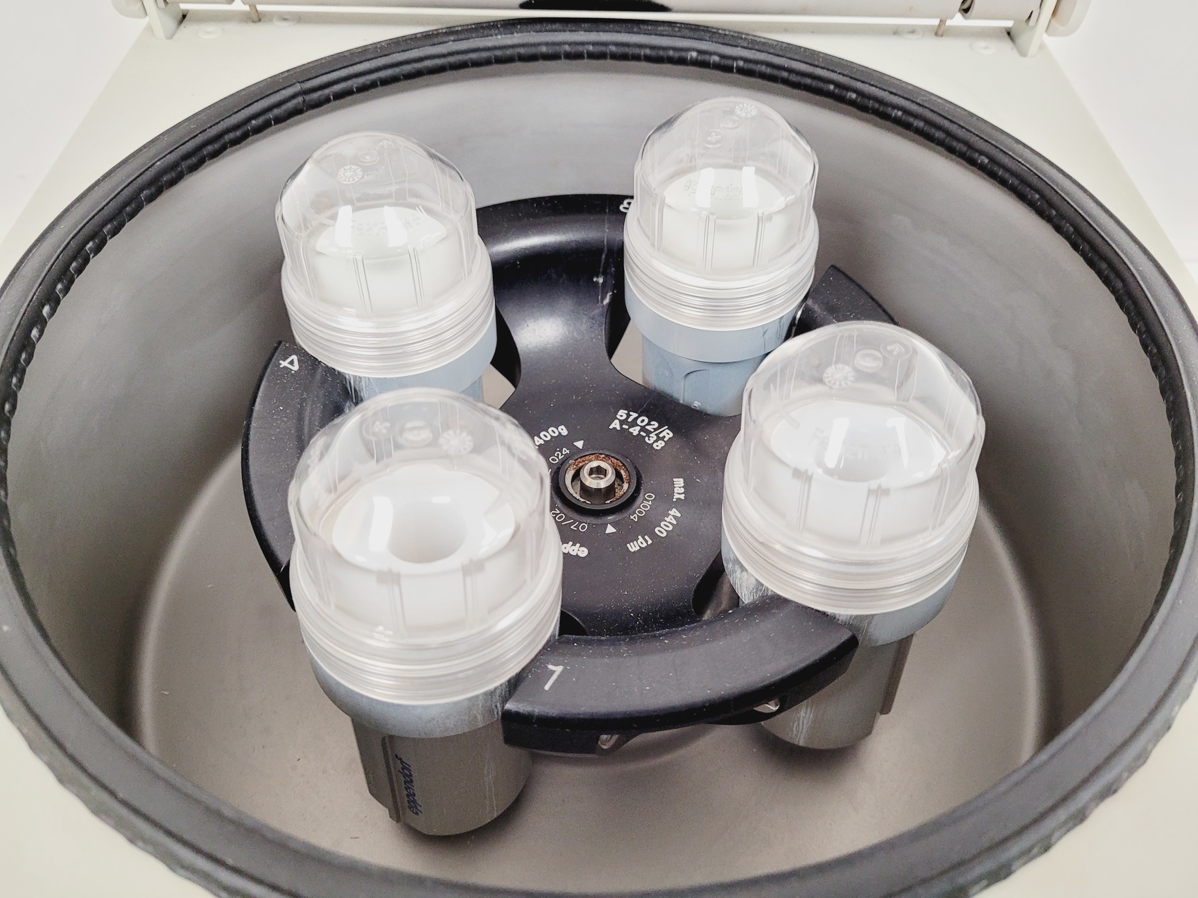 Image of Eppendorf Benchtop Centrifuge - 5702 + 4400RPM 5702/R A-4-38 Bucket Rotor Lab