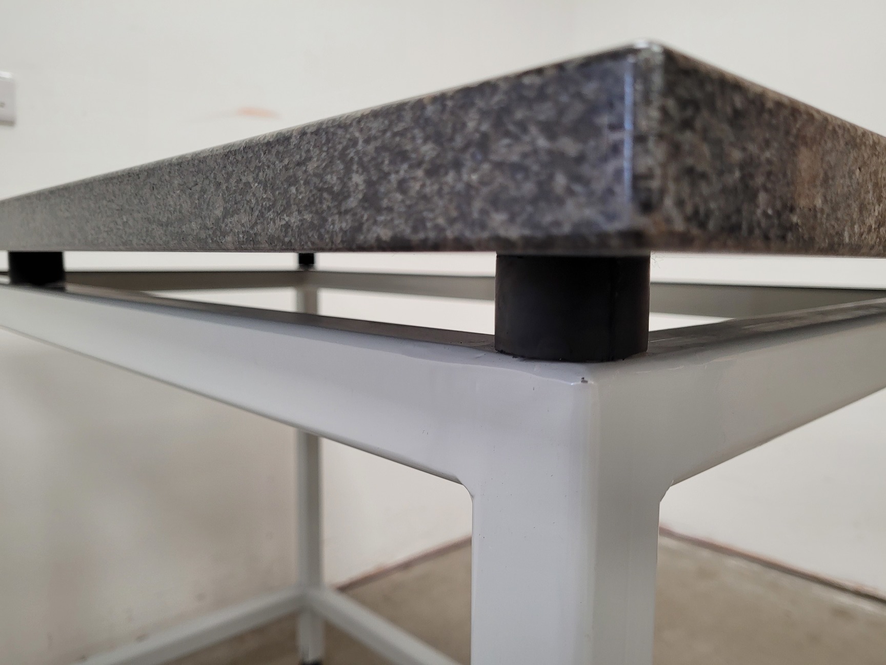 Image of Granite Topped Laboratory Anti Vibration Table 121x73.5cm Lab