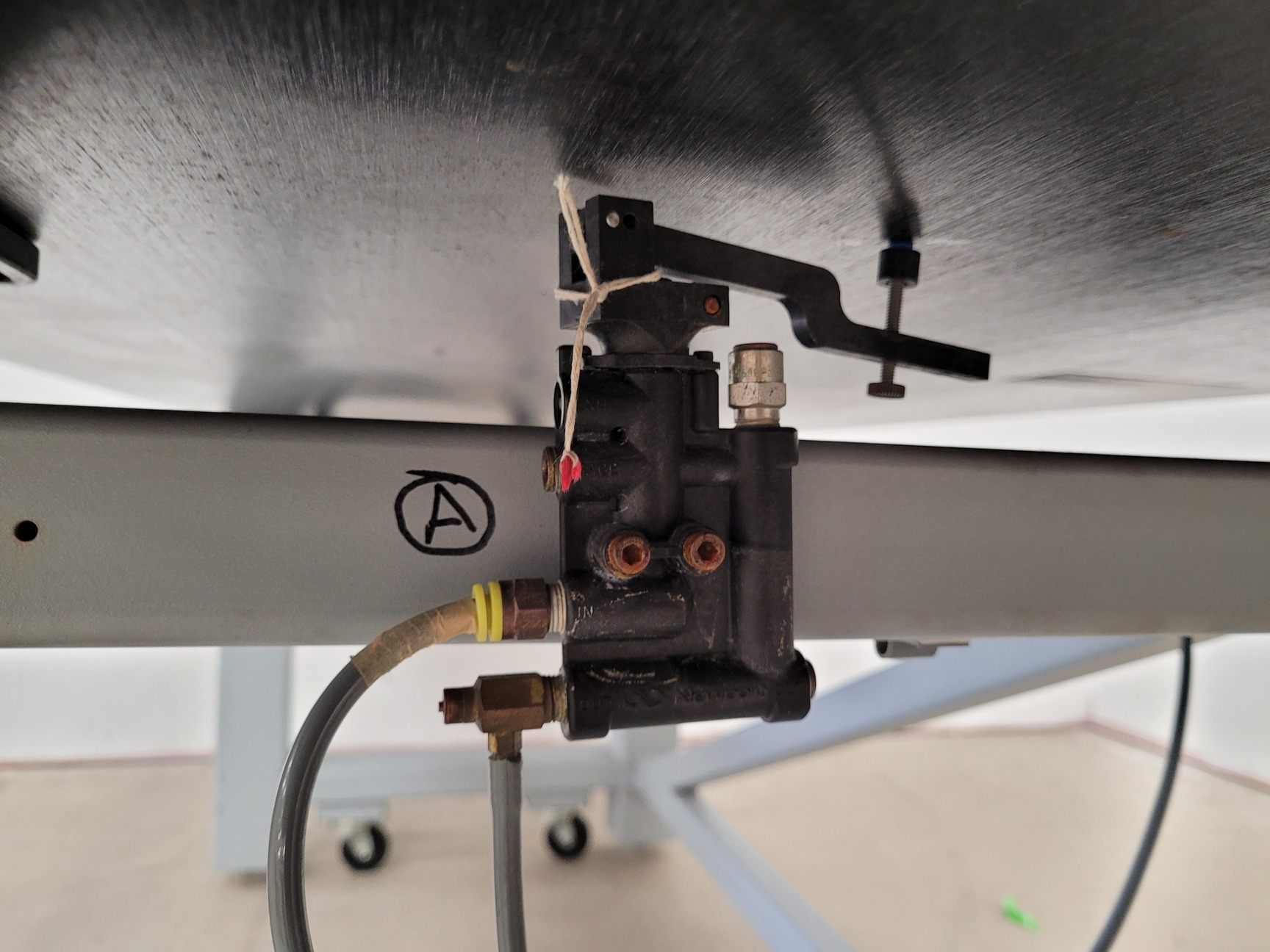 Newport Optics Table Model - VW-3060-OPT 991040 - L241 x W76 x H81cm Lab