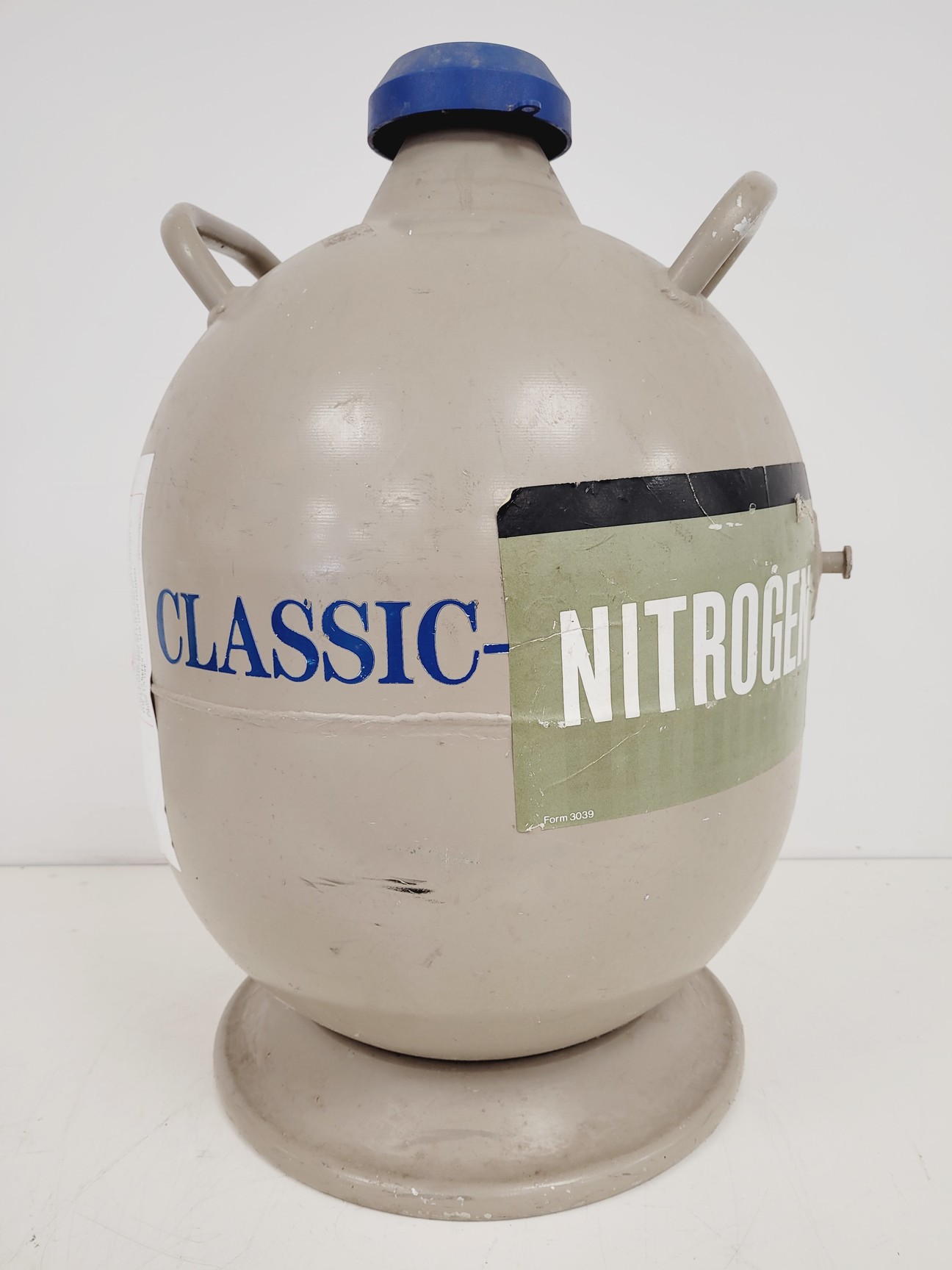 Image of Taylor Wharton Classic Liquid Nitrogen Tank 25LP Lab
