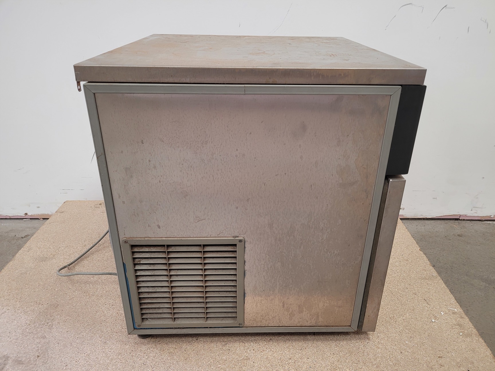 Image of Ignis Blizzard 20 Ice Maker Machine Model no. AGH 326/IG Lab