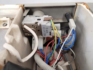 Thumbnail image of Ignis Blizzard 20 Ice Maker Machine Model no. AGH 326/IG Lab