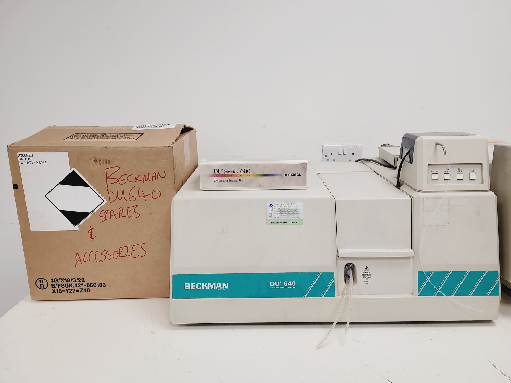 Image of Beckman DU 640 UV/VIS Spectrophotometer Lab