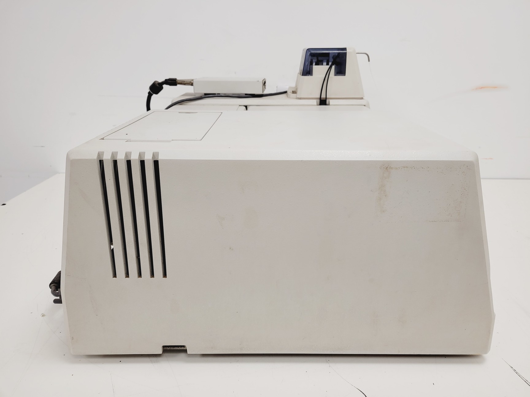 Image of Beckman DU 640 UV/VIS Spectrophotometer Lab