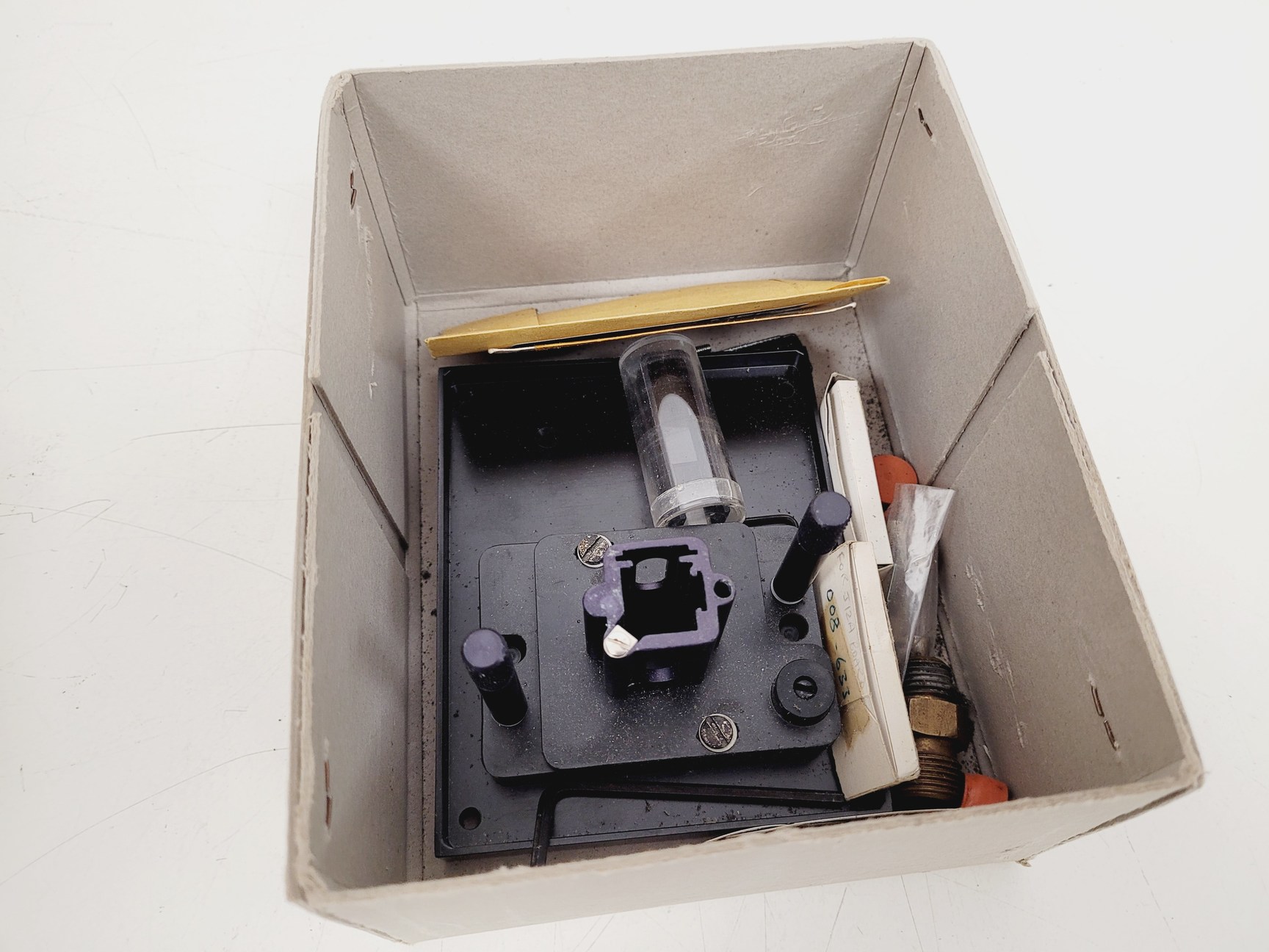 Image of Beckman DU 640 UV/VIS Spectrophotometer Lab