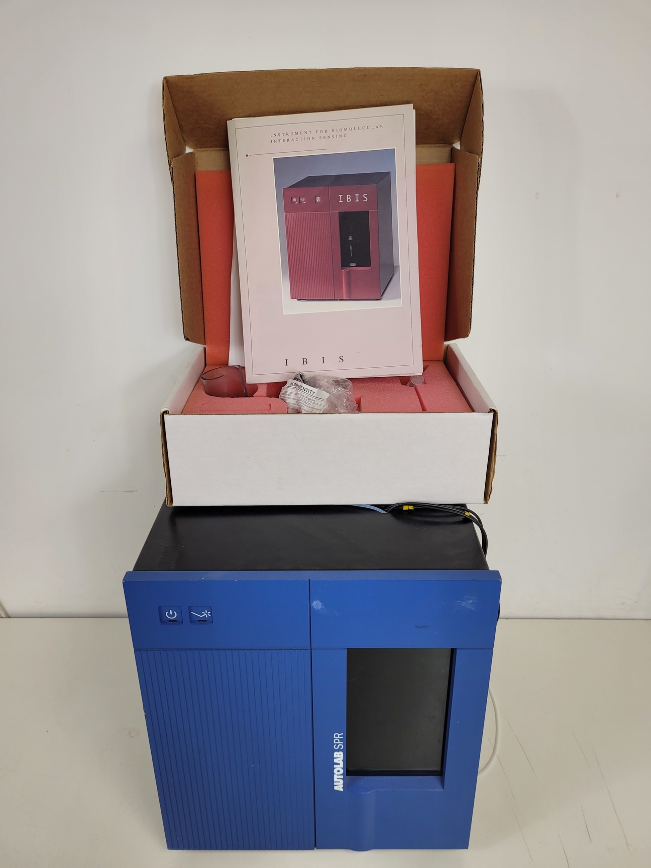 Image of Eco Chemie AutoLab SPR Biosensor Instrument with Accessories Lab