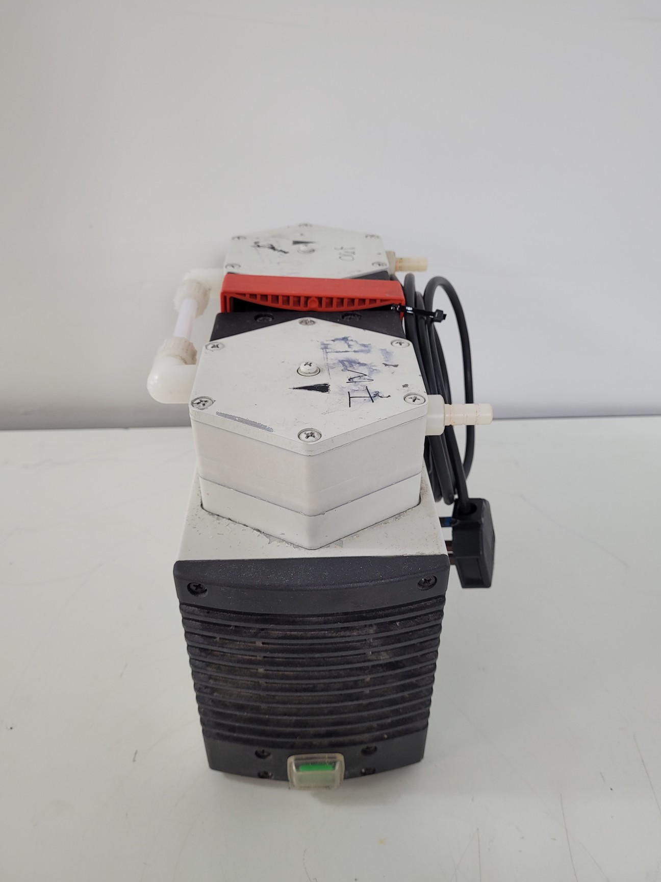 Image of Leybold DIVAC 2.2L Diaphragm Vacuum Pump Lab