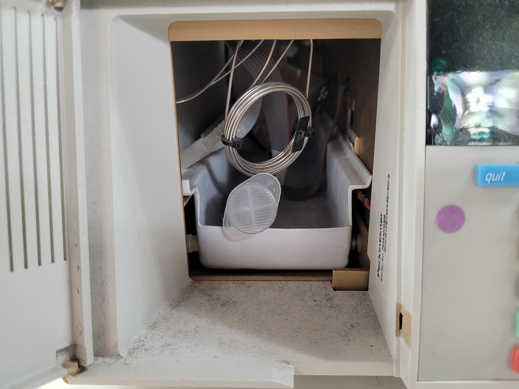 Image of Perkin Elmer Series 200 HPLC System - Degasser, Detector, Pump, Autosampler Lab