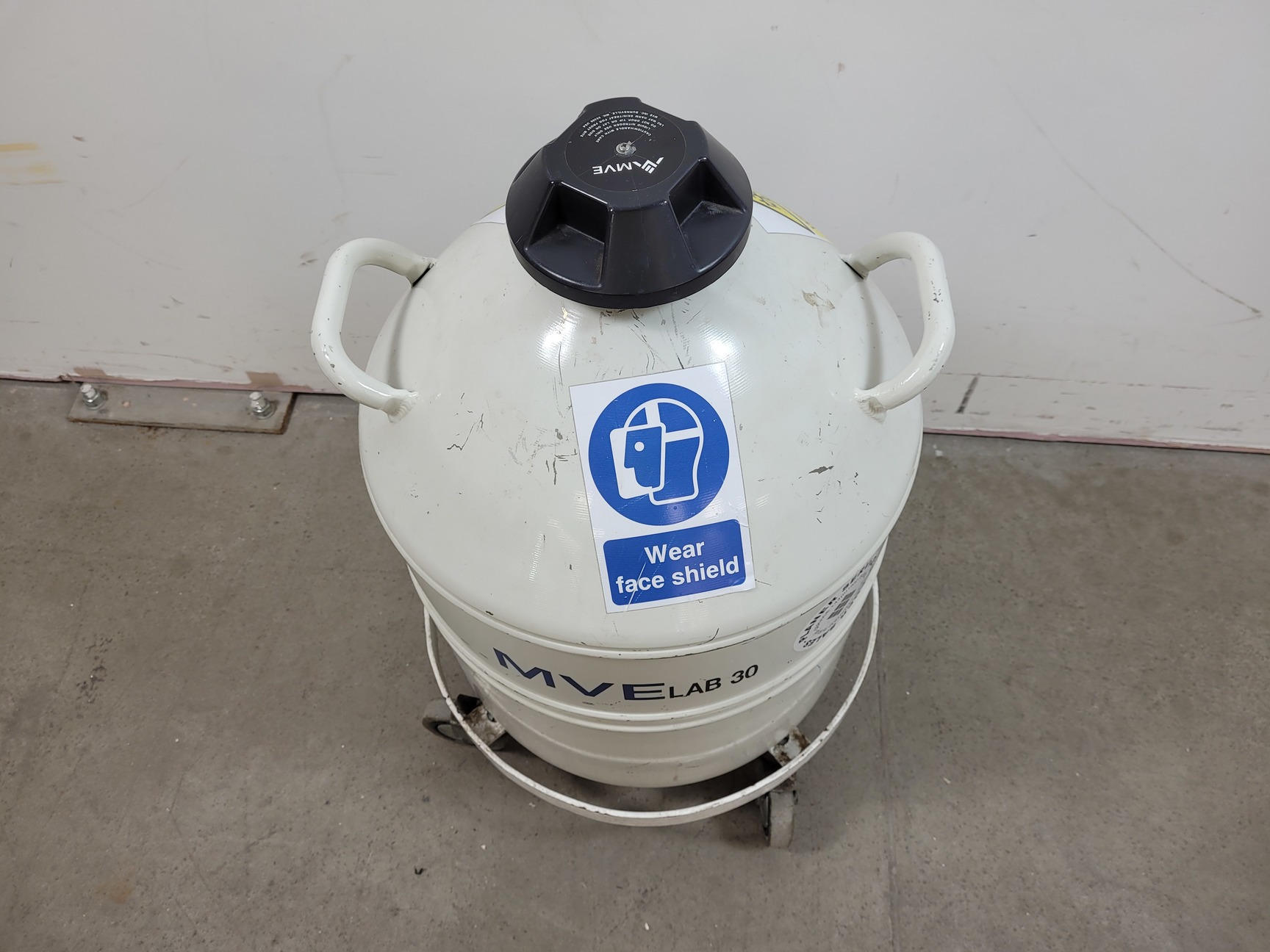 Image of MVE LAB 30 Liquid Nitrogen Dewar with Trolley 30 Litre Lab
