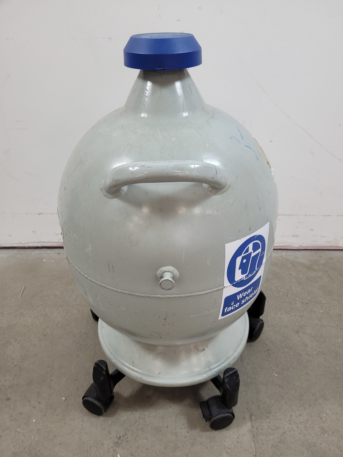 Image of Taylor Wharton ALD 25 Liquid Nitrogen Dispensing Dewar Lab