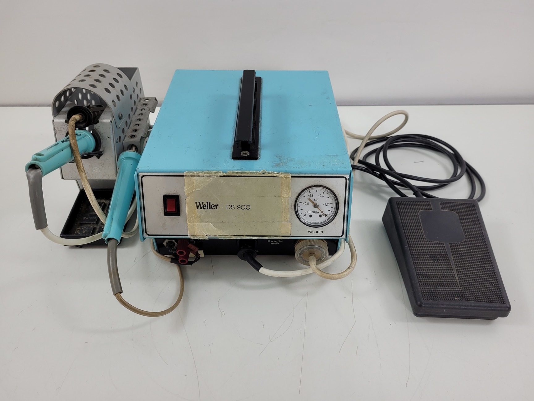 Image of Weller DS900 Desoldering Station with Accessories 