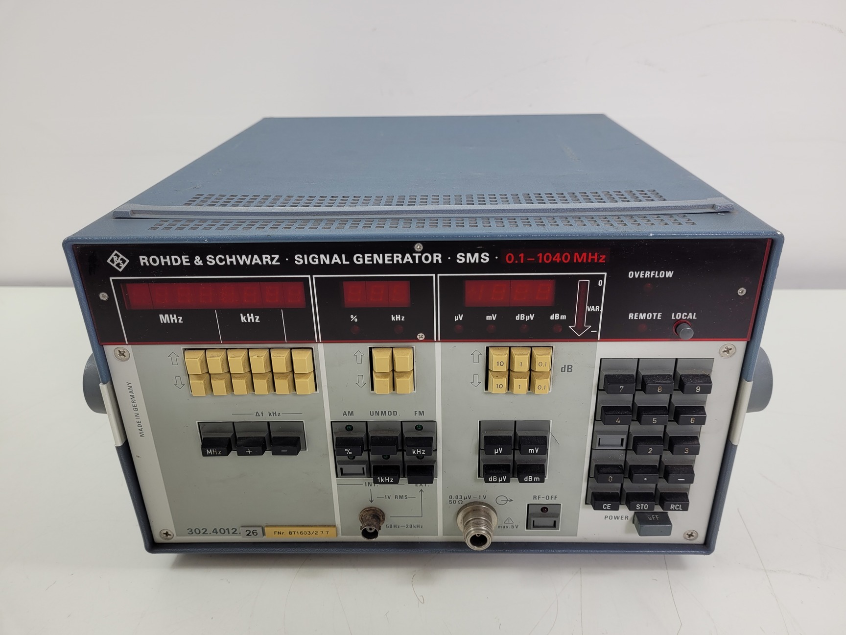Image of Rohde & Schwarz Signal Generator SMS 302.4012.26 Lab Spares/Repairs