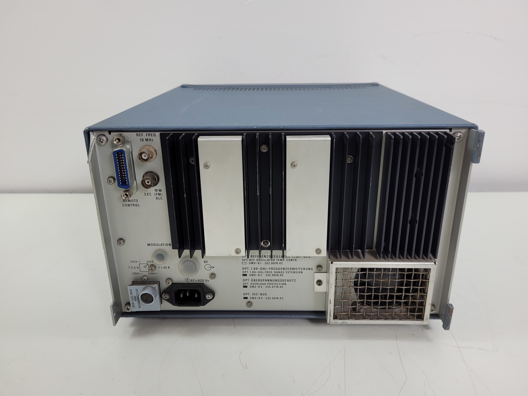 Image of Rohde & Schwarz Signal Generator SMS 302.4012.26 Lab Spares/Repairs